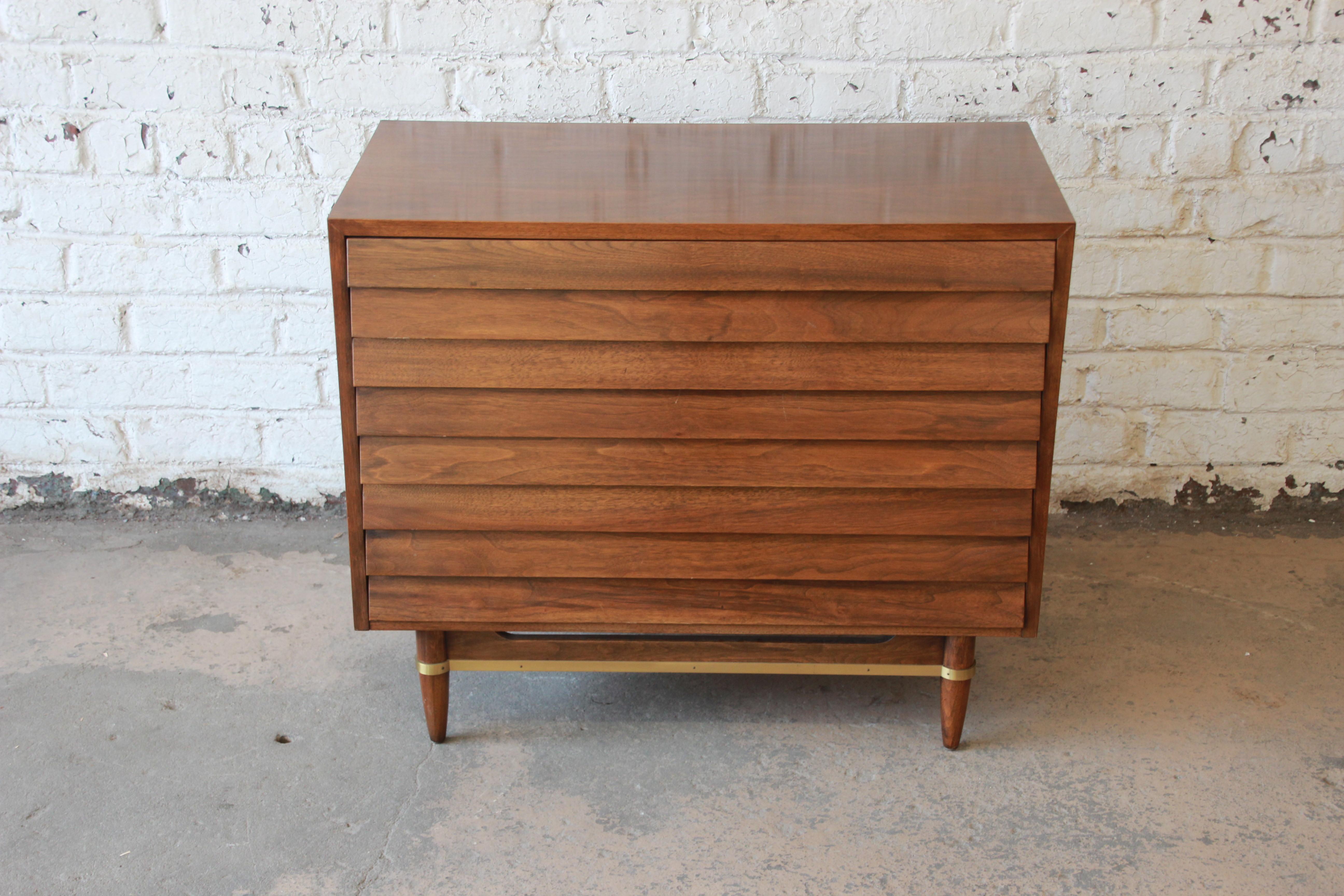 Offering a very nice Merton Gershun for American of Martinsville small dresser chest or server. The chest has a nice louvered front with three drawers that open and close smoothly. The chest can be used as a server or dresser by taking out the