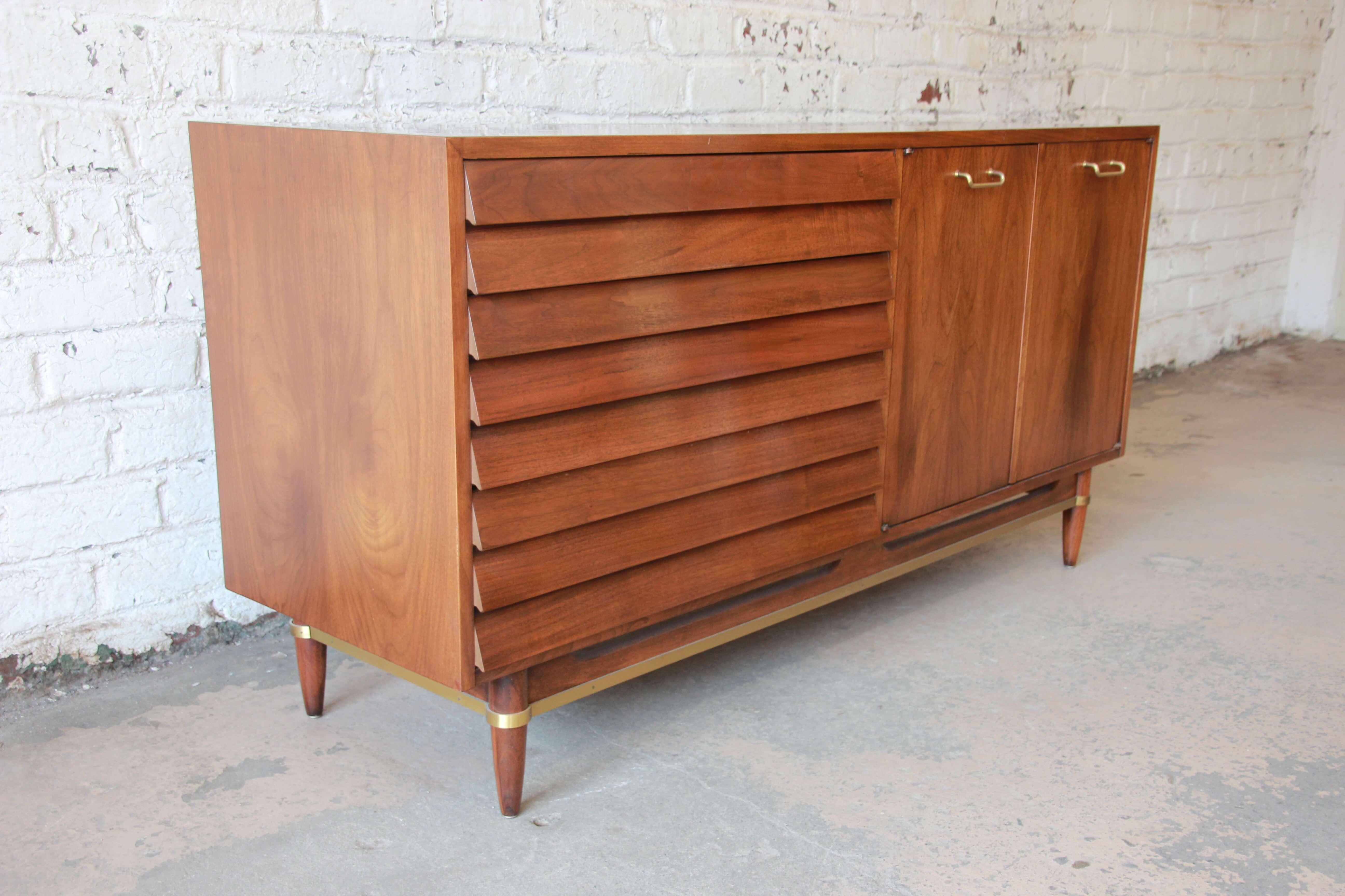 Merton Gershun for American of Martinsville Louvered Front Sideboard Credenza In Good Condition In South Bend, IN