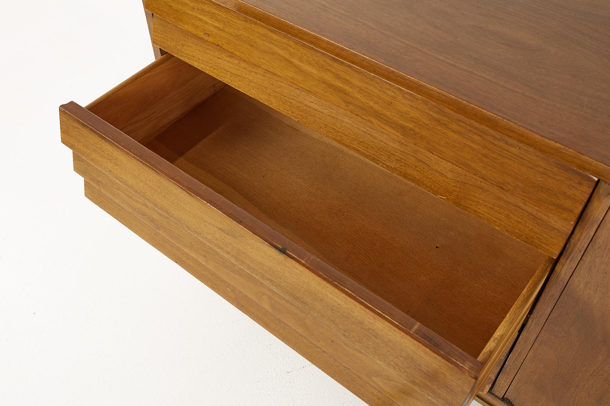 Merton Gershun for American of Martinsville Mid Century Lowboy Credenza For Sale 7