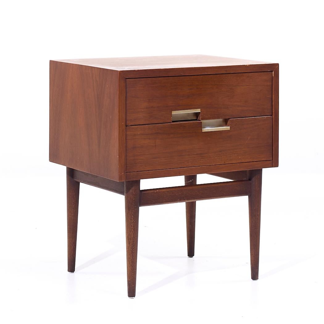 Merton Gershun for American of Martinsville MCM Walnut and Brass Nightstands - 2 In Good Condition In Countryside, IL