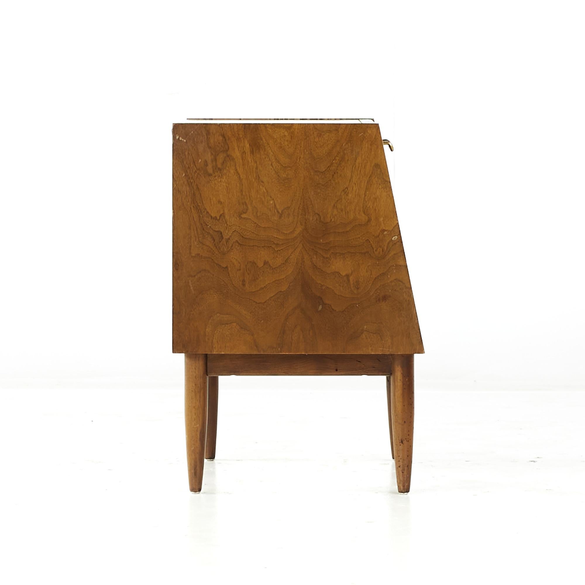 Late 20th Century Merton Gershun for American of Martinsville MCM Walnut Nightstands, Pair For Sale