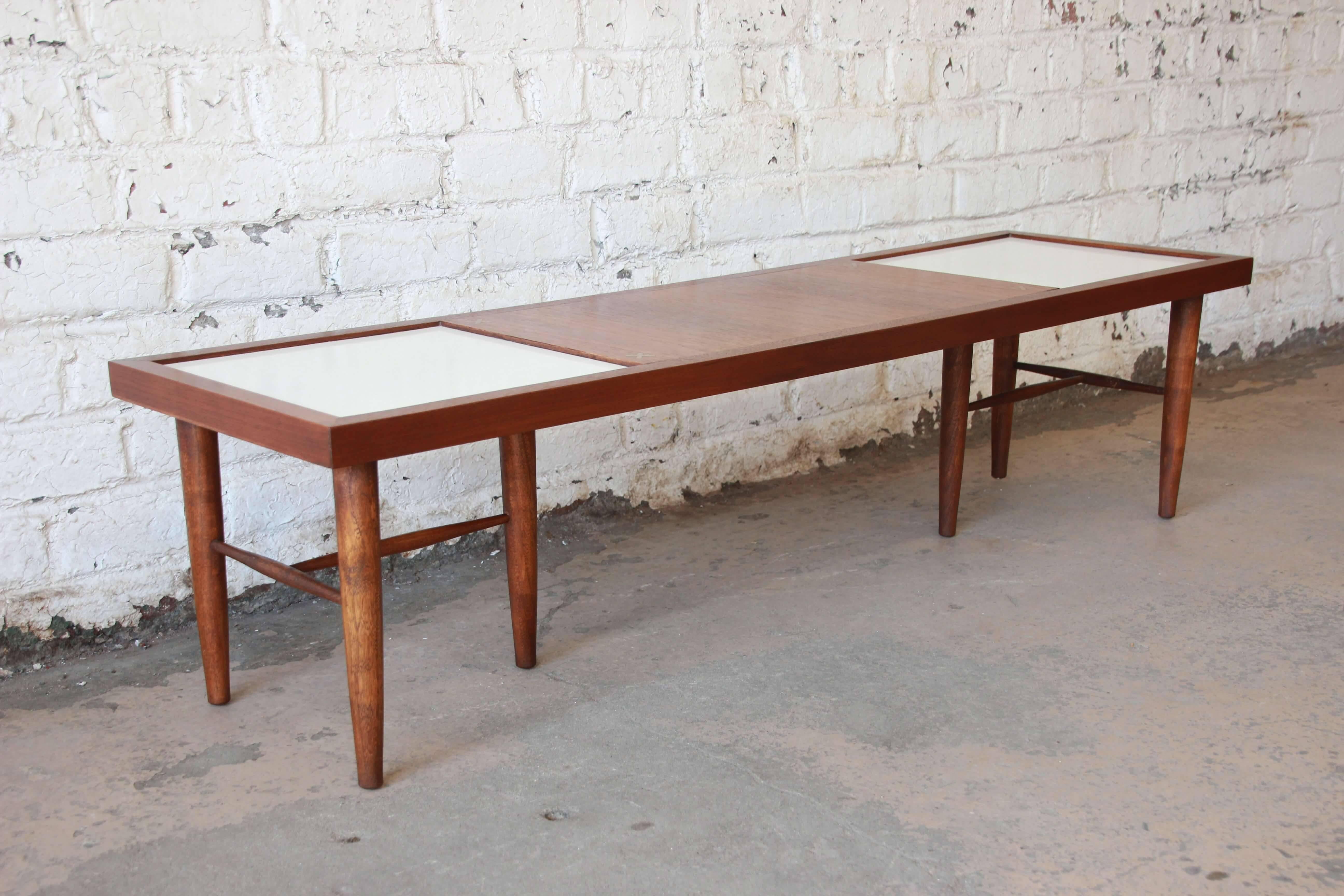 Noyer Table basse Mid-Century Modern de Merton Gershun pour American of Martinsville