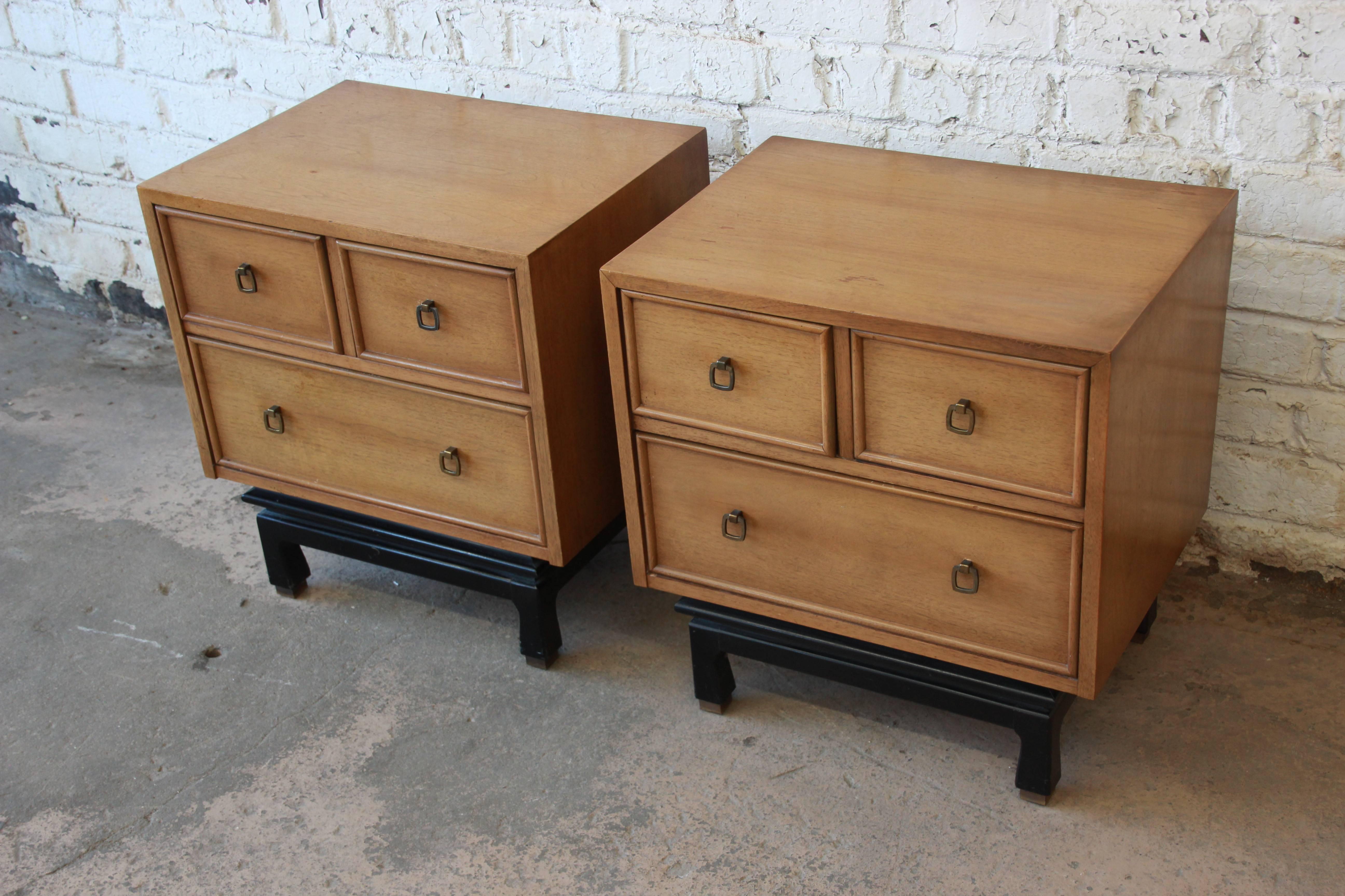 Merton Gershun for American of Martinsville Mid-Century Modern Nightstands, Pair In Good Condition In South Bend, IN