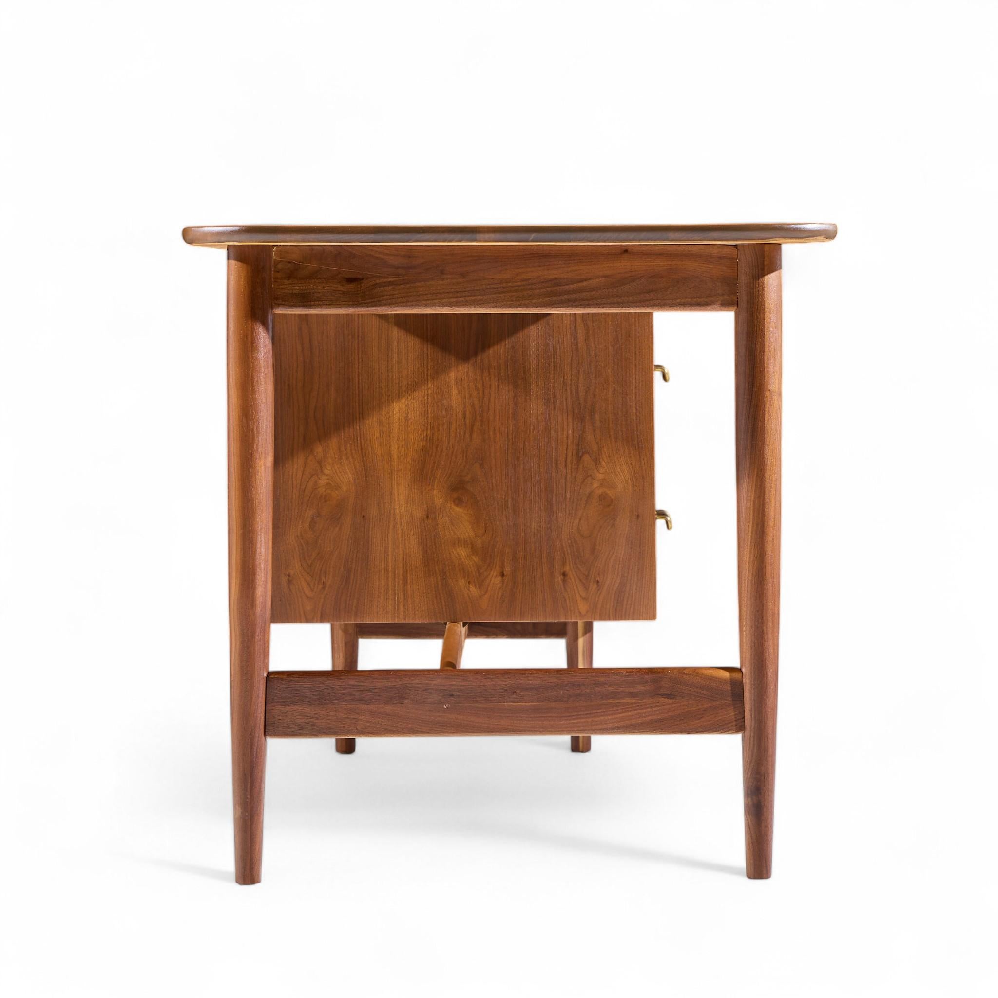 Americano Merton Gershun for American of Martinsville Mid Century Walnut Curved Top Desk in vendita