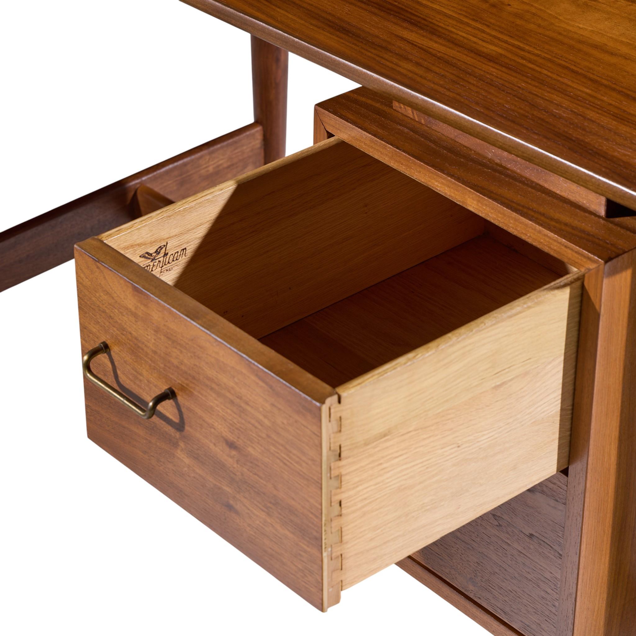 Noce Merton Gershun for American of Martinsville Mid Century Walnut Curved Top Desk in vendita