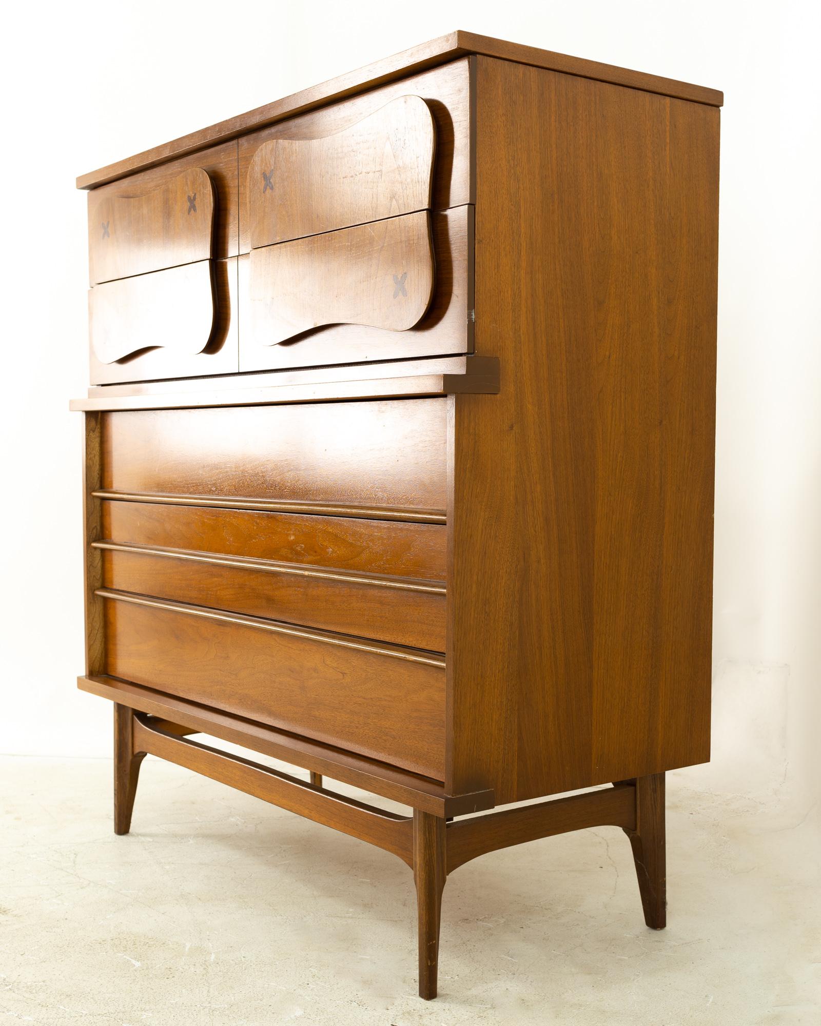 Merton Gershun for American of Martinsville Style, Bassett Mid Century Highboy In Good Condition In Countryside, IL