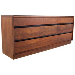 Merton Gershun für Dillingham Esprit Mid Century Nussbaum 9 Schubladen Lowboy Kommode