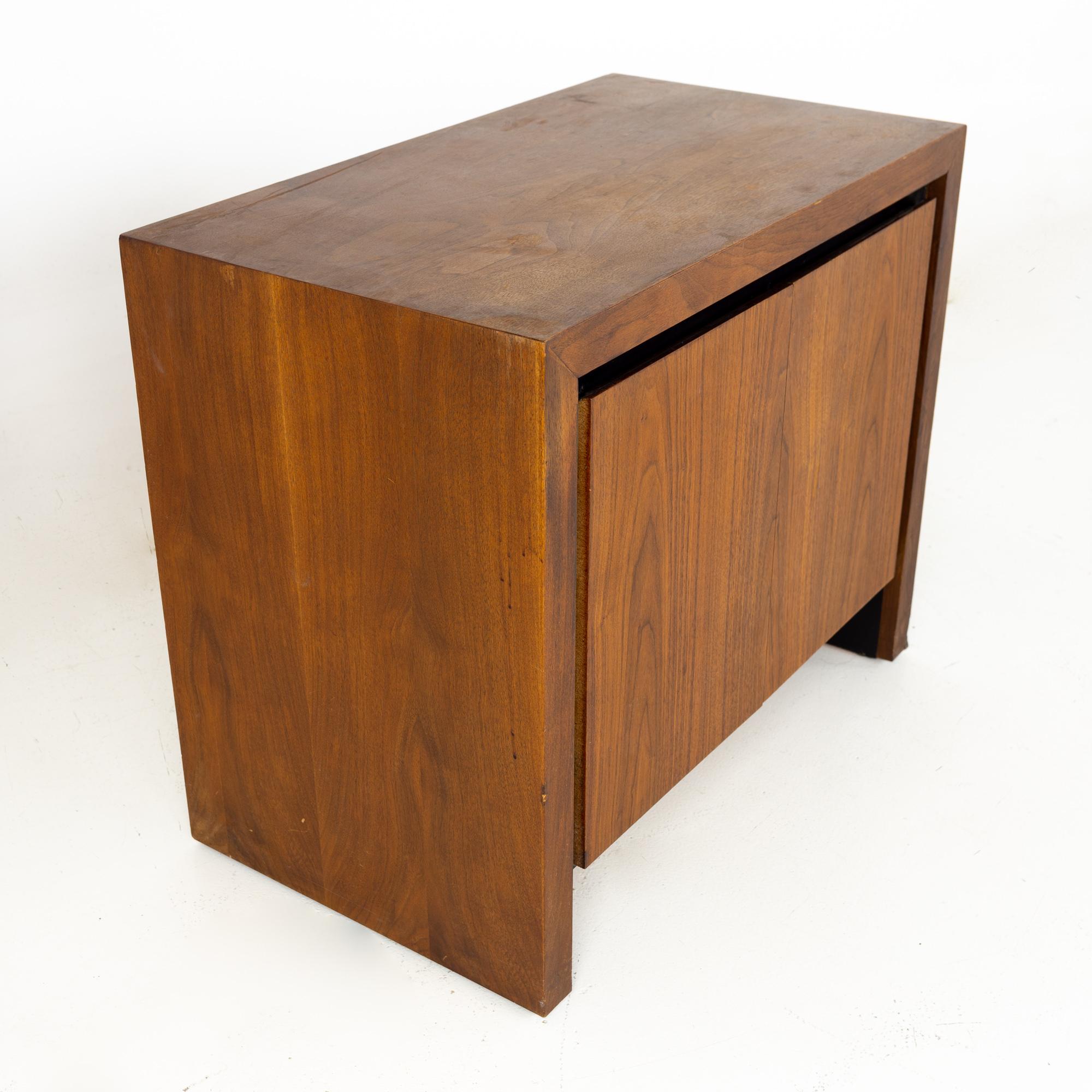 Late 20th Century Merton Gershun Dillingham MCM Bookmatched Cabinet End Table Nightstands Pair
