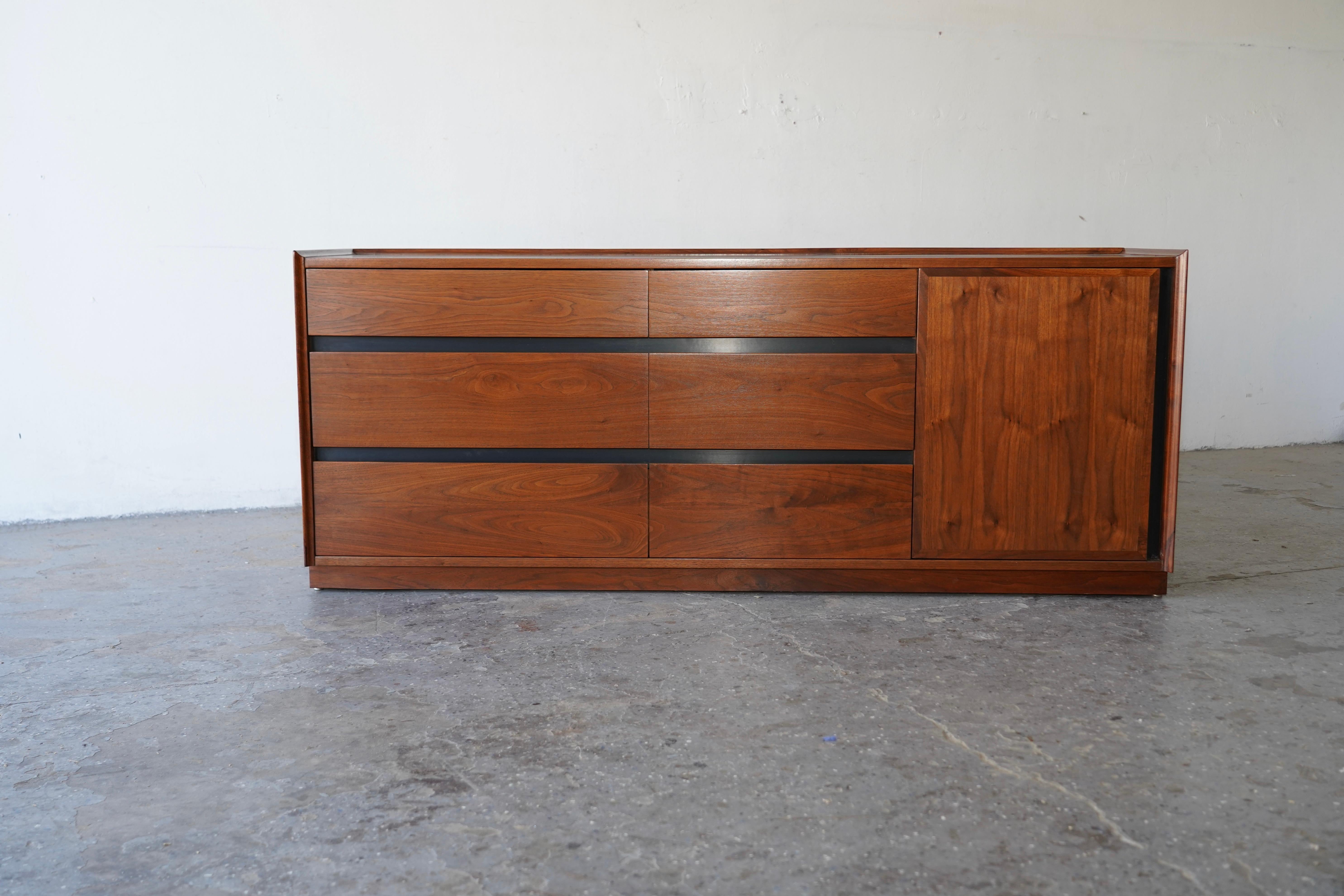 American Merton Gershun for Dillingham Mid-Century Modern Esprit Walnut Dresser Cabinet For Sale