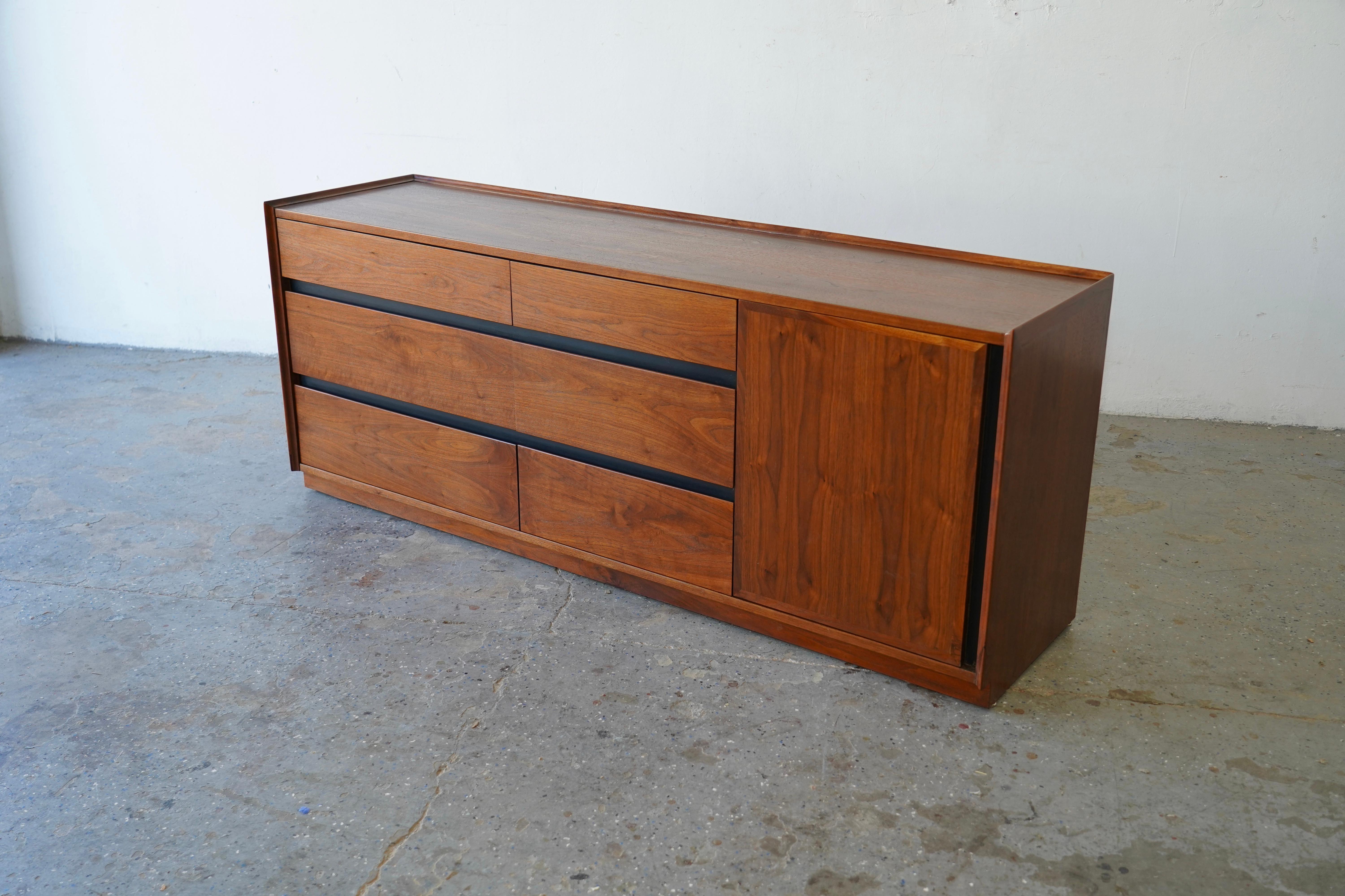 Mid-20th Century Merton Gershun for Dillingham Mid-Century Modern Esprit Walnut Dresser Cabinet For Sale