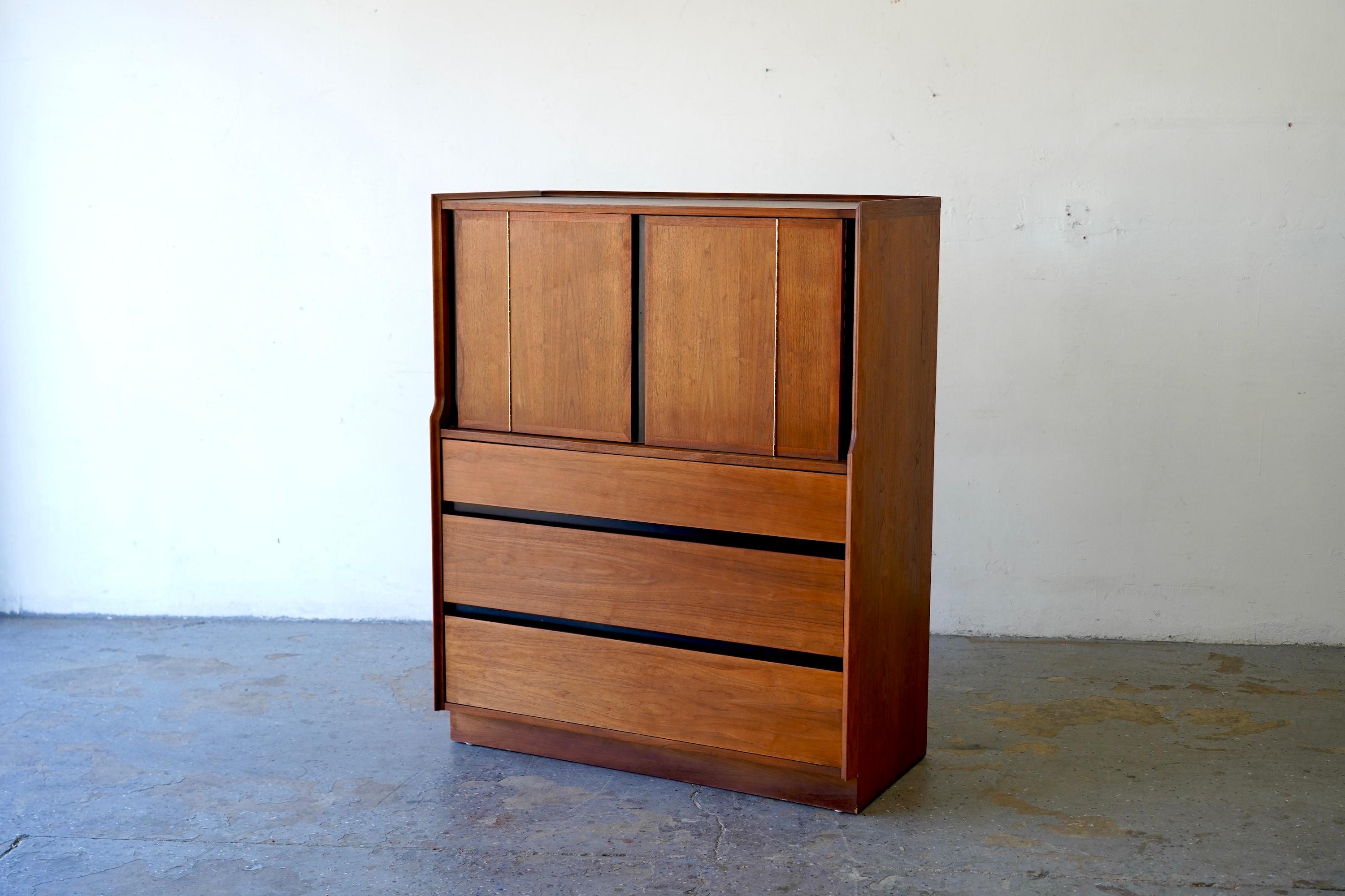 Mid-Century moderno Cassapanca da uomo in noce Esprit di Merton Gershun per Dillingham, metà del secolo scorso in vendita
