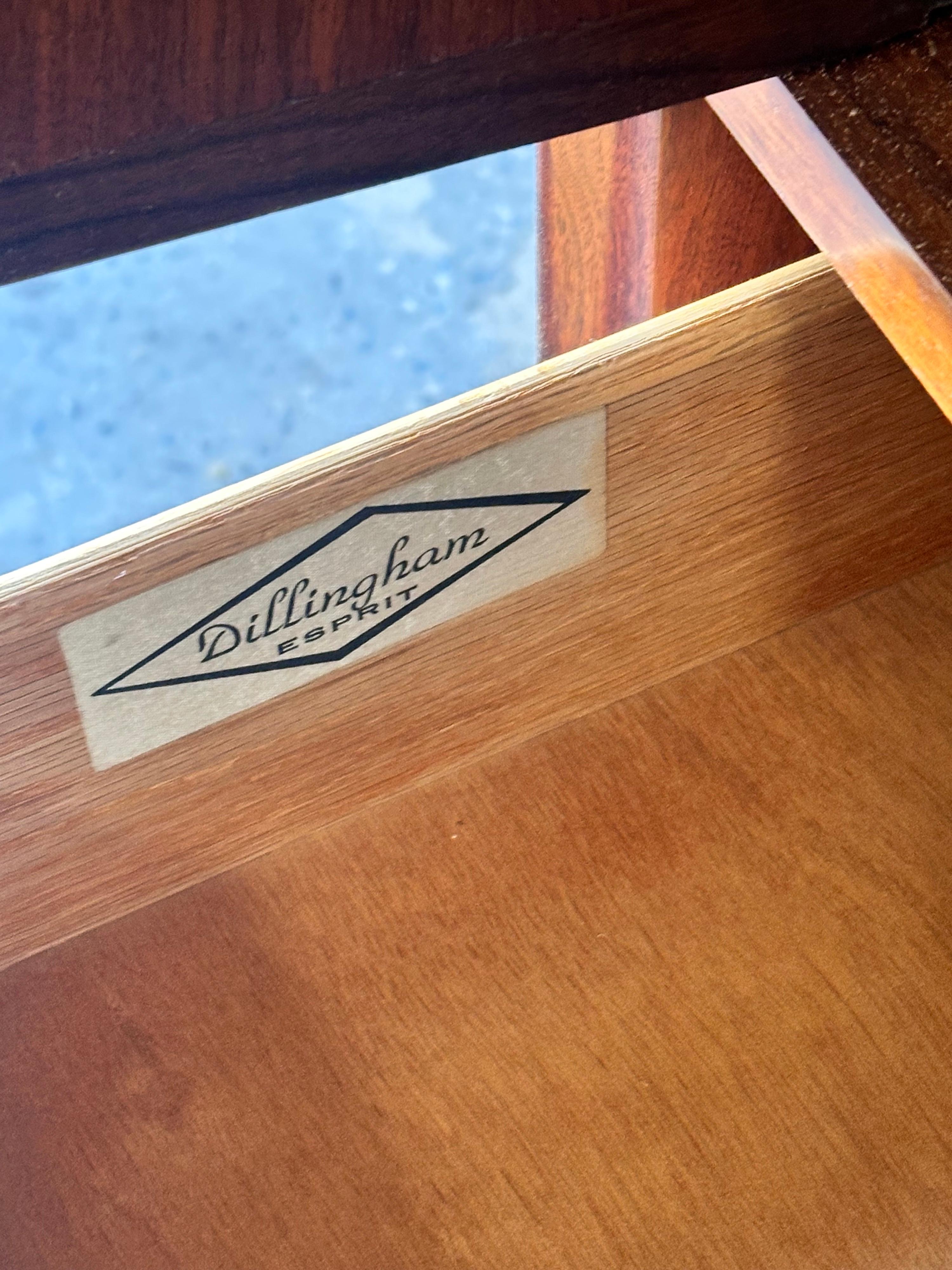 Merton Gershun für Dillingham Mid-Century Modern Esprit Nussbaum Gentleman's Chest im Angebot 1