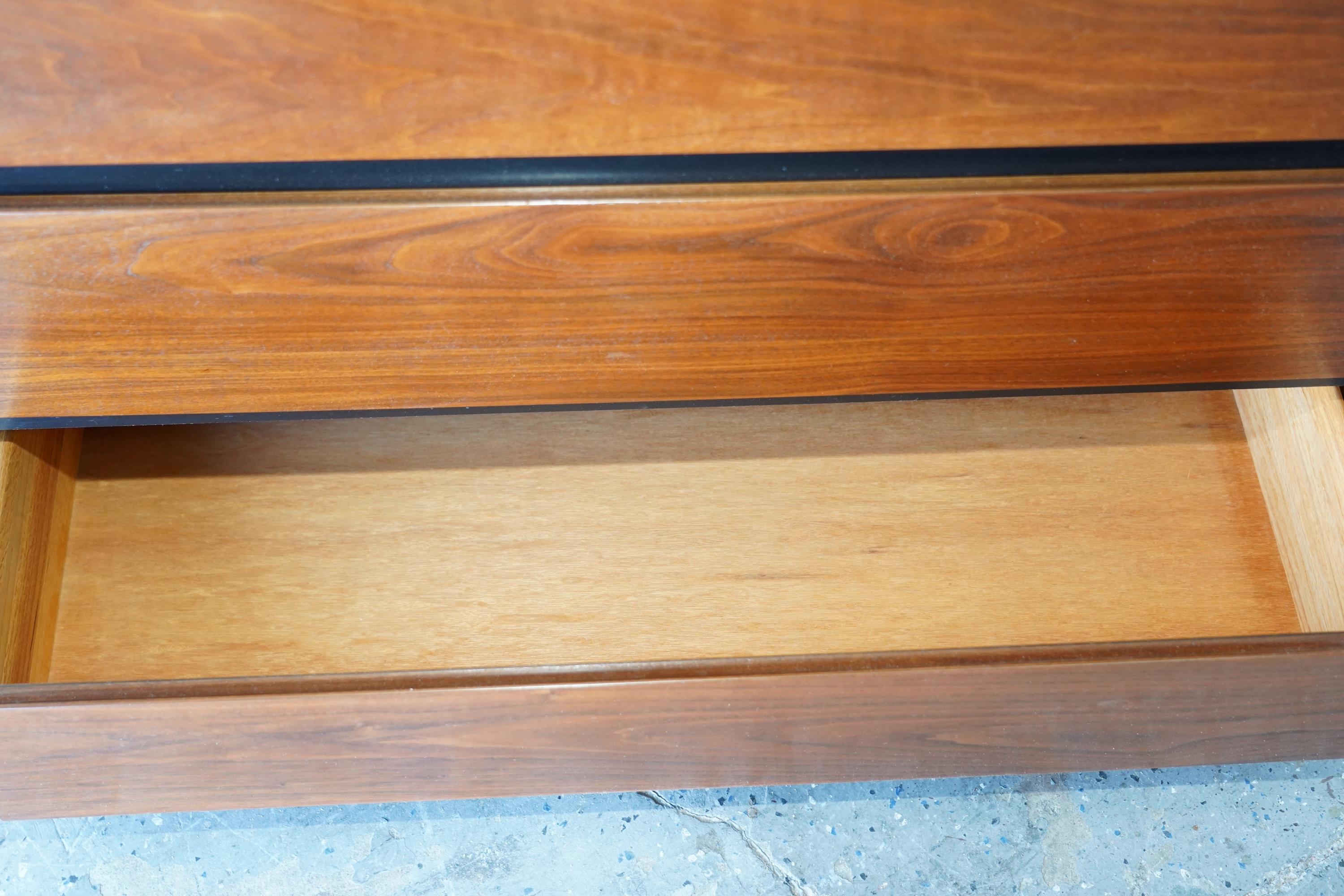 Merton Gershun für Dillingham Mid-Century Modern Esprit Nussbaum Gentleman's Chest im Angebot 2