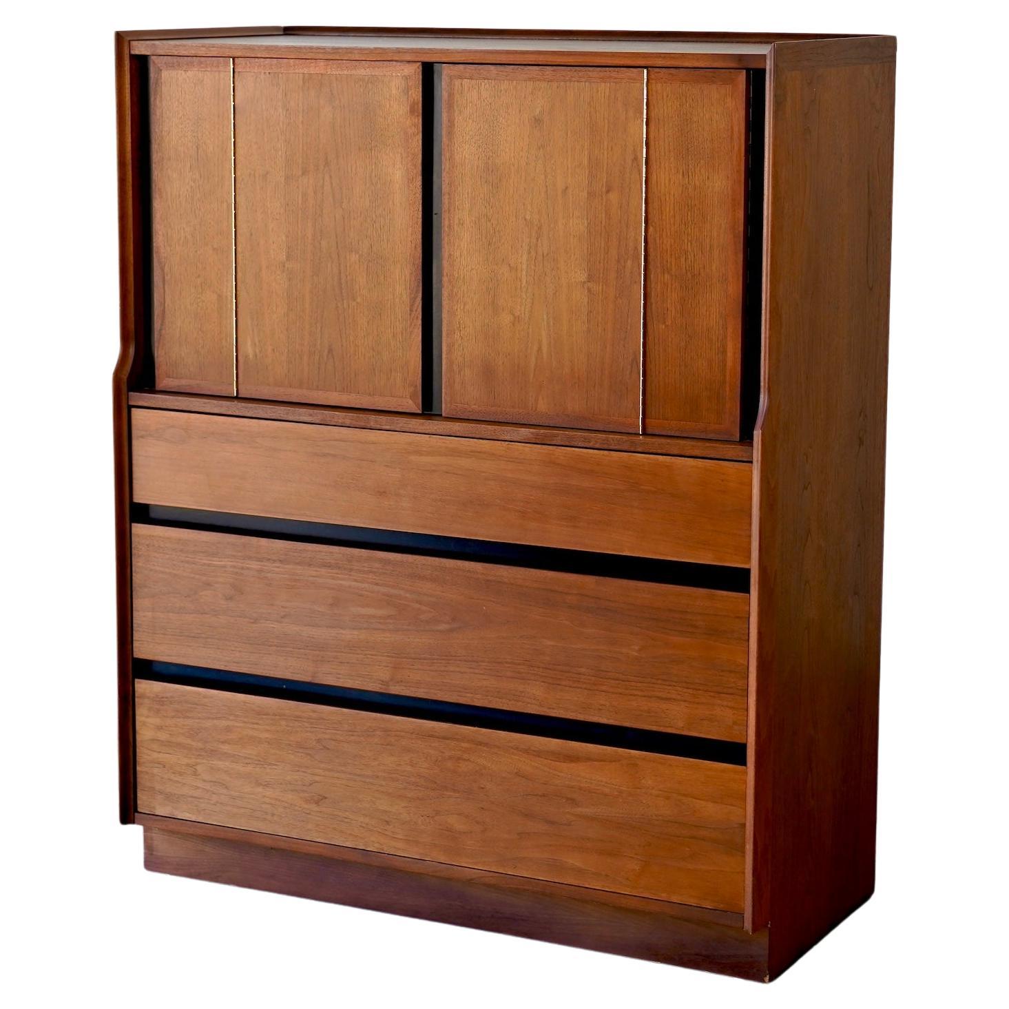 Merton Gershun für Dillingham Mid-Century Modern Esprit Nussbaum Gentleman's Chest