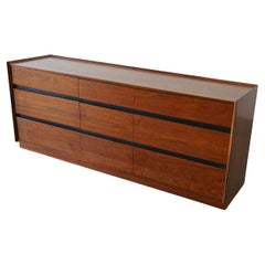 Merton Gershun für Dillingham Mid-Century Modern Esprit niedrige Kommode aus Nussbaumholz, Mid-Century Modern