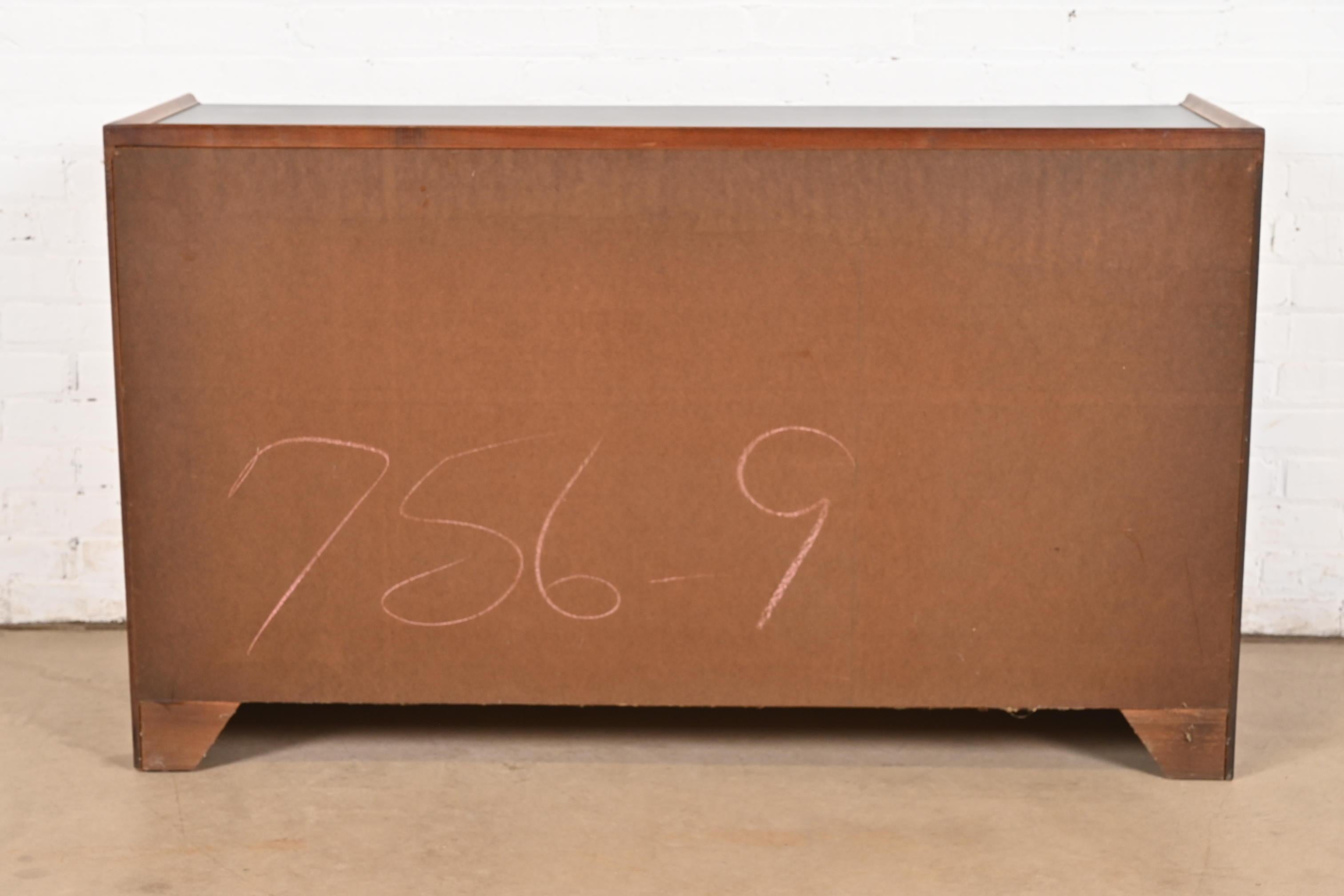 Merton Gershun for Dillingham Mid-Century Modern Walnut Sideboard or Bar Cabinet For Sale 6
