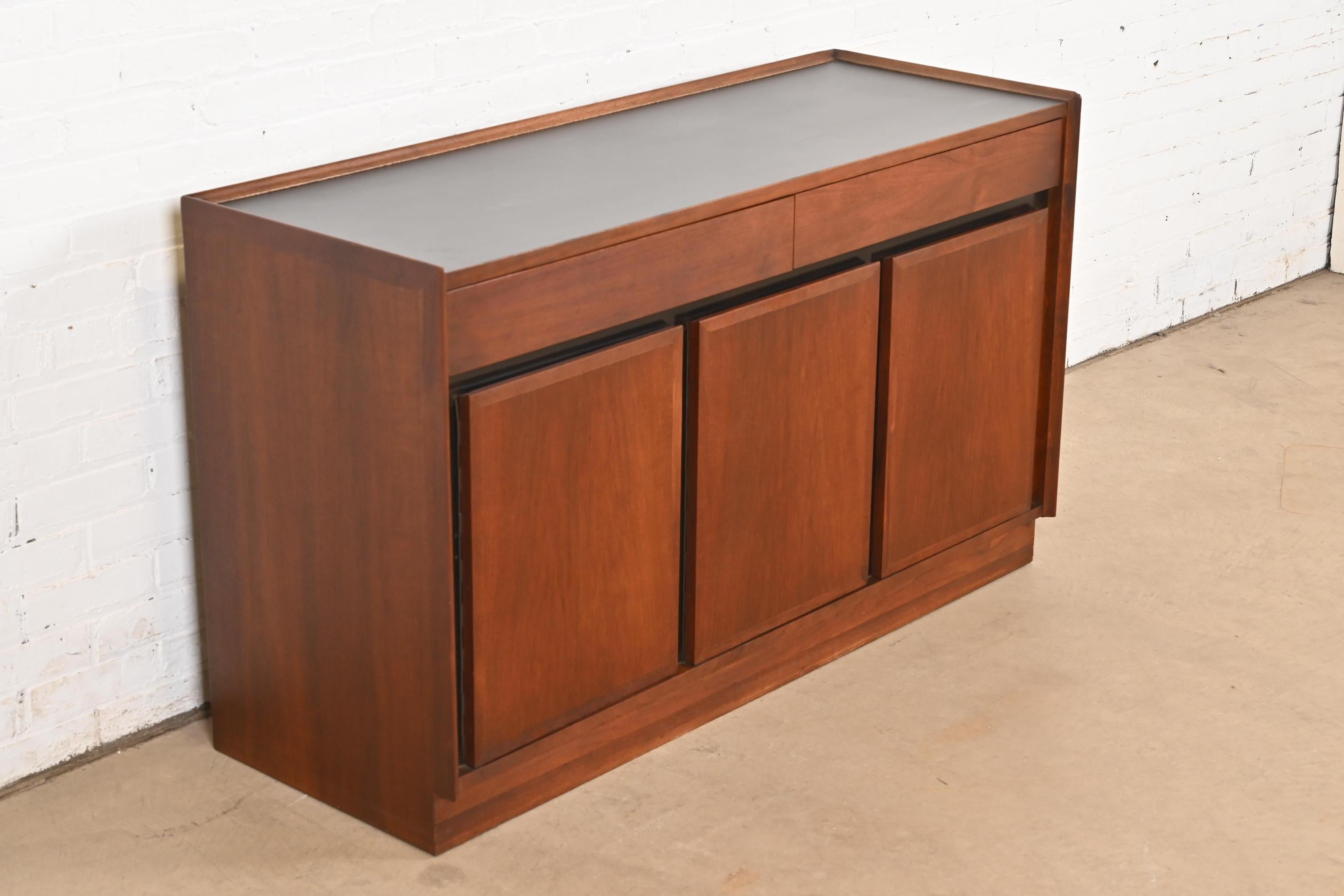 Mid-20th Century Merton Gershun for Dillingham Mid-Century Modern Walnut Sideboard or Bar Cabinet For Sale