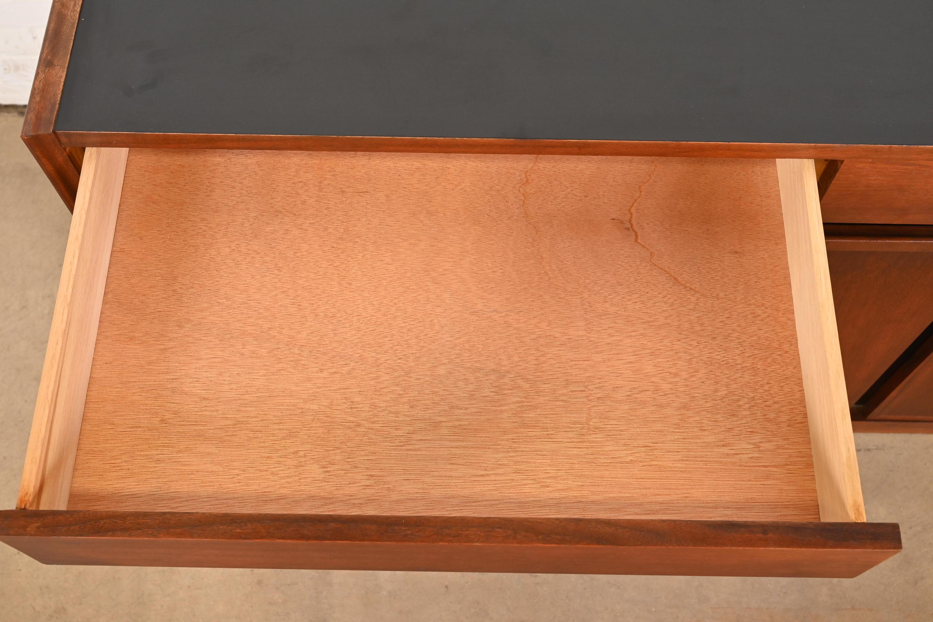 Merton Gershun for Dillingham Mid-Century Modern Walnut Sideboard or Bar Cabinet For Sale 1