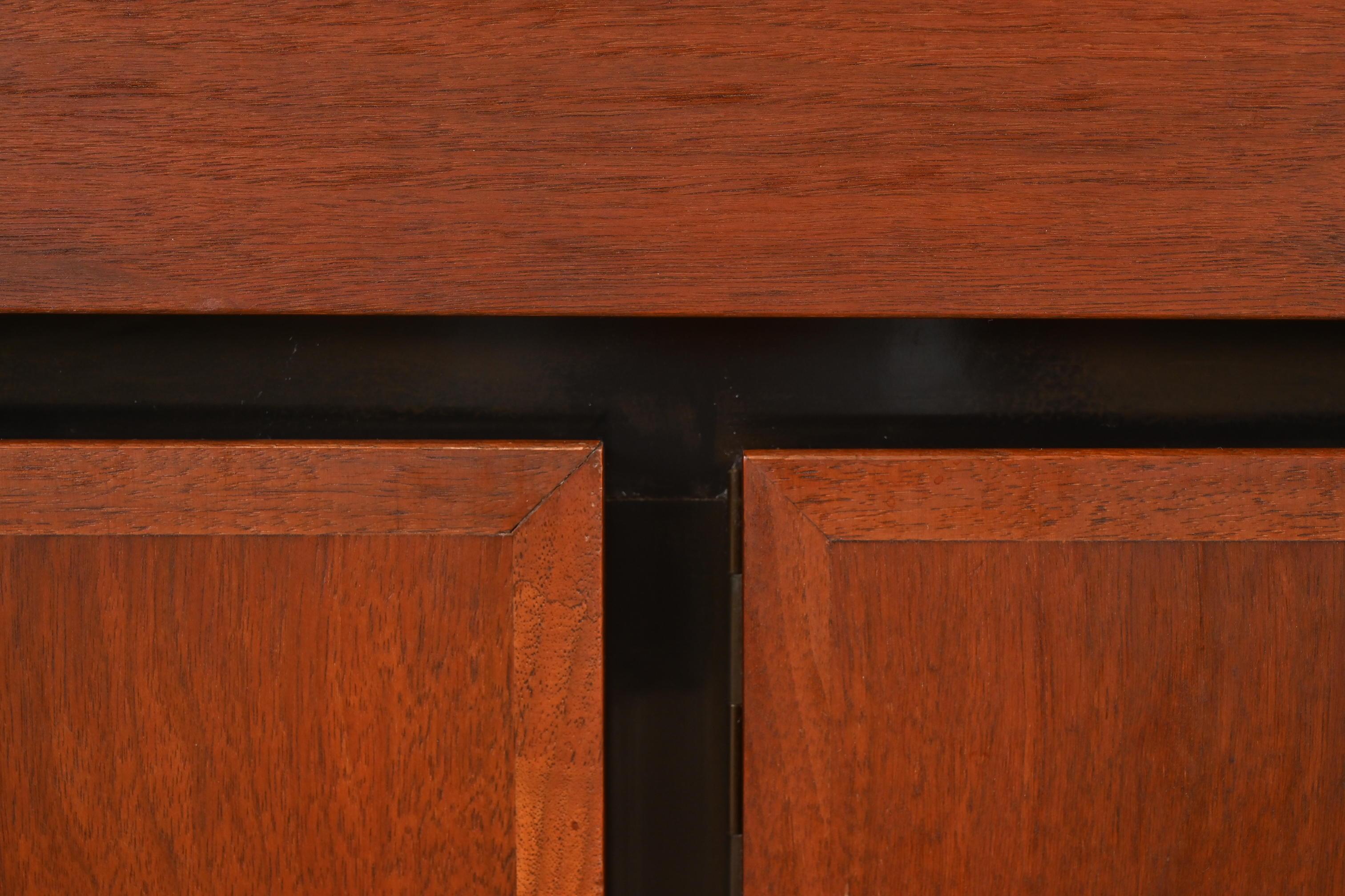 Merton Gershun for Dillingham Mid-Century Modern Walnut Sideboard or Bar Cabinet For Sale 2