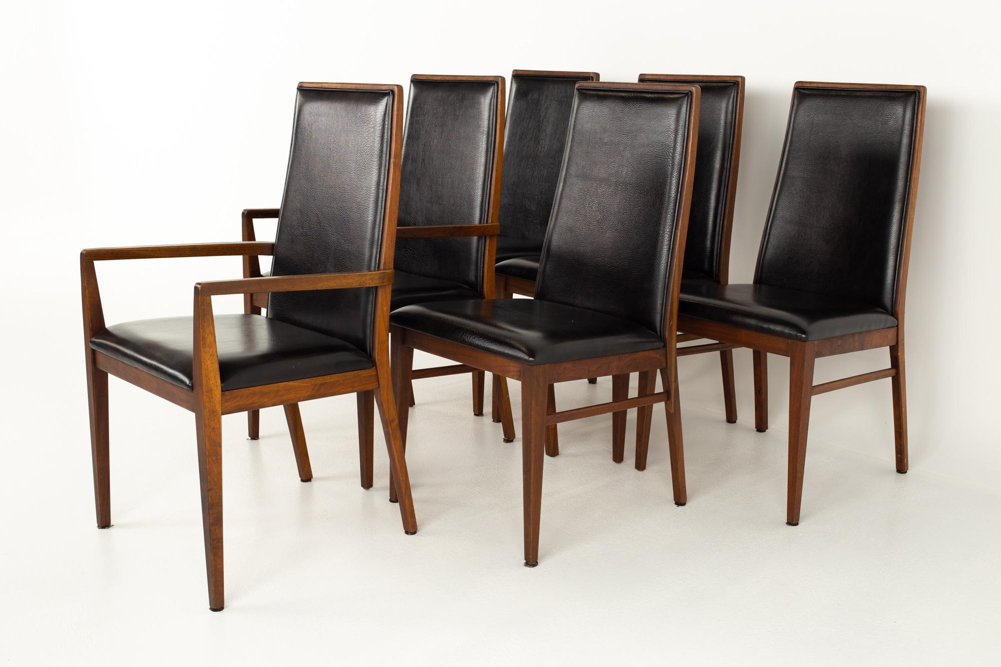 Merton Gershun for Dillingham Mid Century Walnut Dining Chairs, Set of 8 In Good Condition In Countryside, IL
