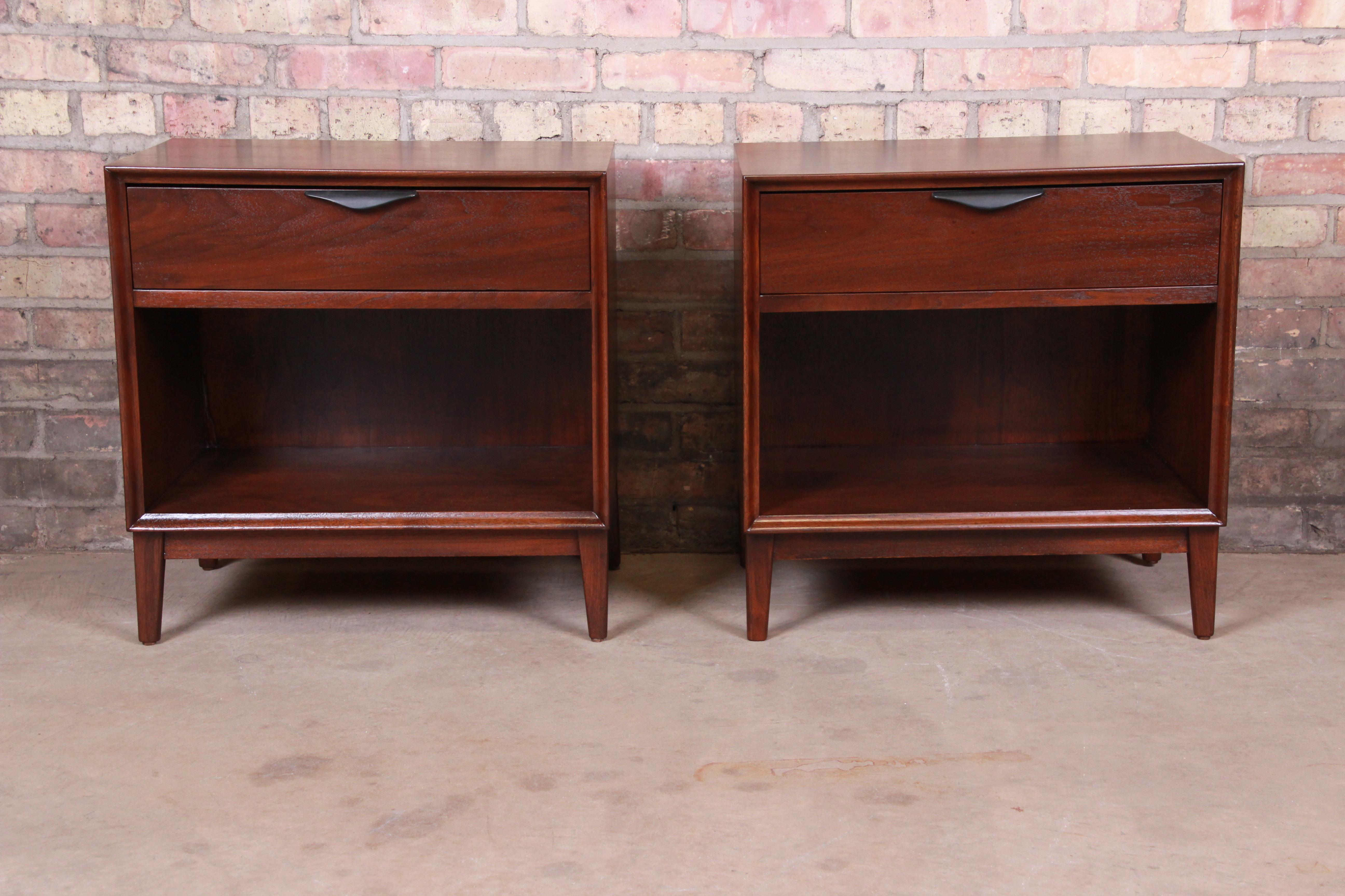An exceptional pair of Mid-Century Modern walnut nightstands

By Merton Gershun for Dillingham 