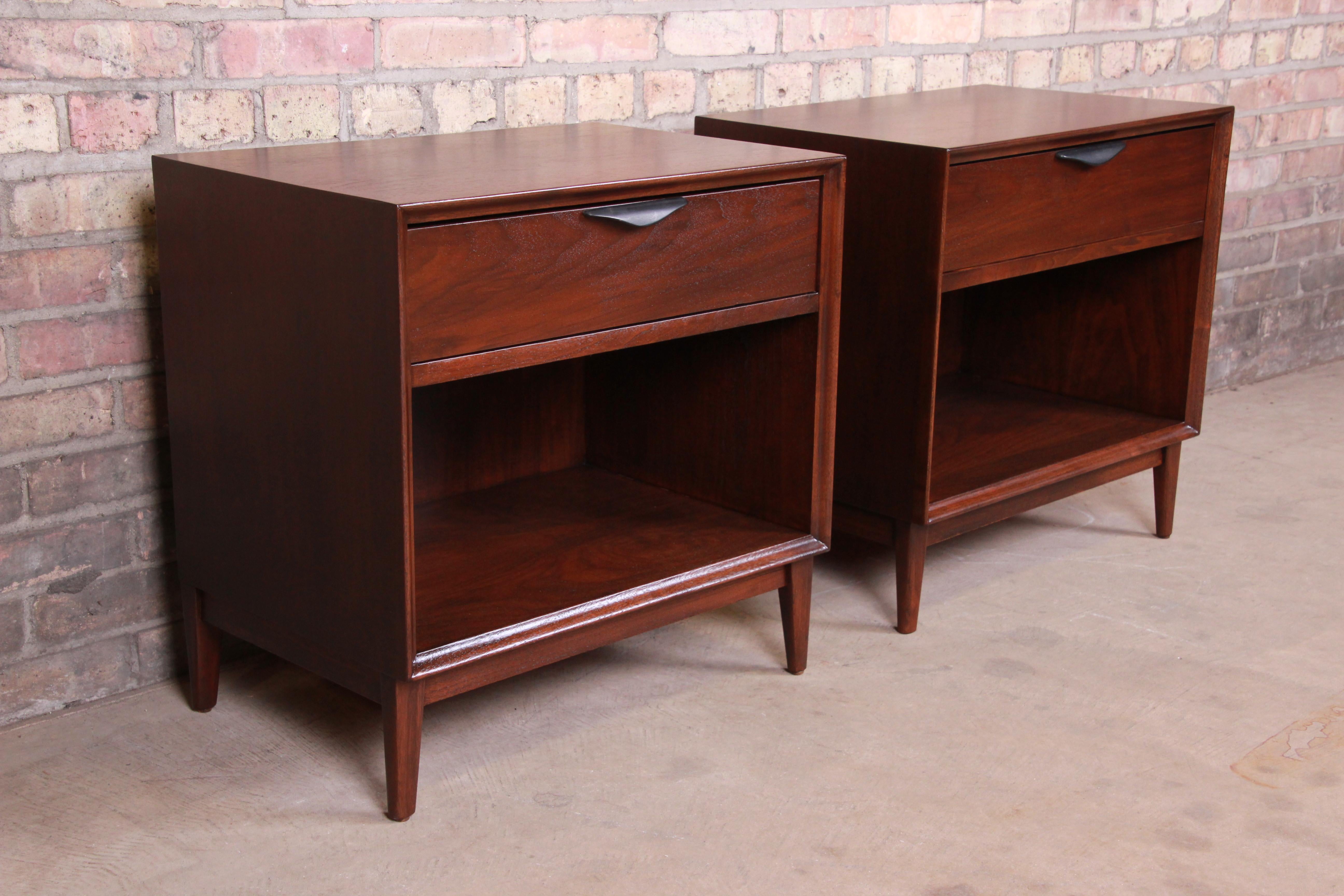 Merton Gershun for Dillingham Walnut Nightstands, Newly Restored In Good Condition In South Bend, IN