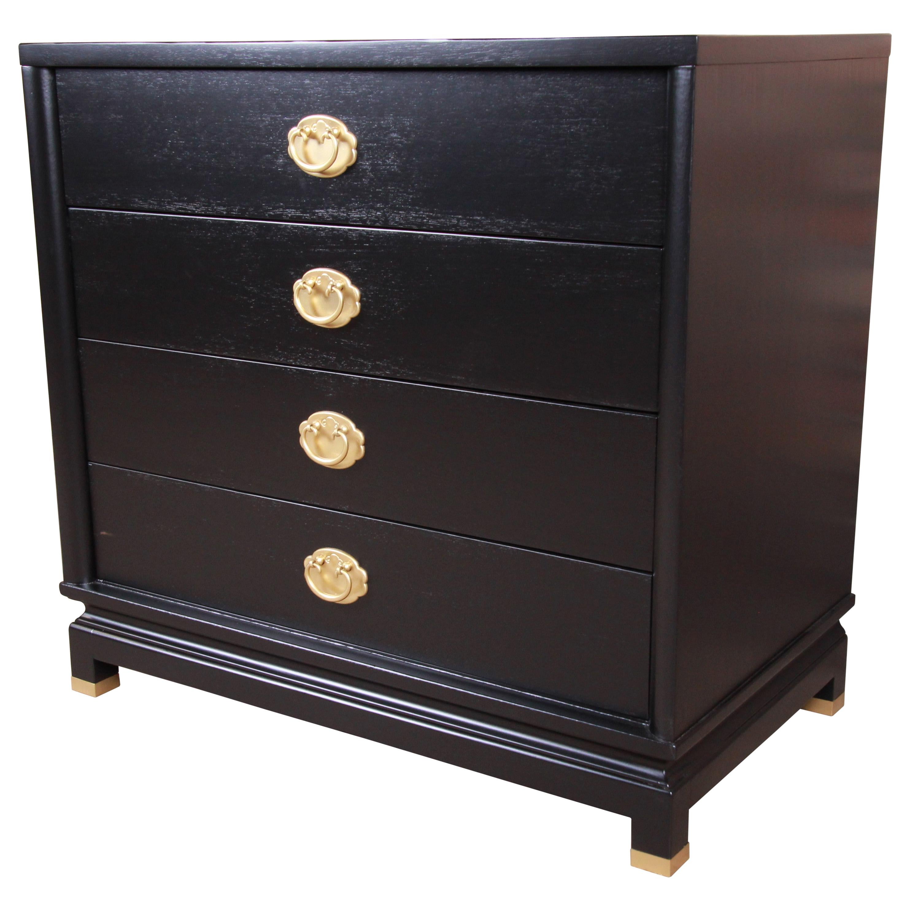 An exceptional midcentury Hollywood Regency chinoiserie four-drawer dresser chest

By Merton Gershun for American of Martinsville

USA, circa 1960s

Black lacquered walnut and Asian-inspired brass hardware and brass-capped feet.

Measures: