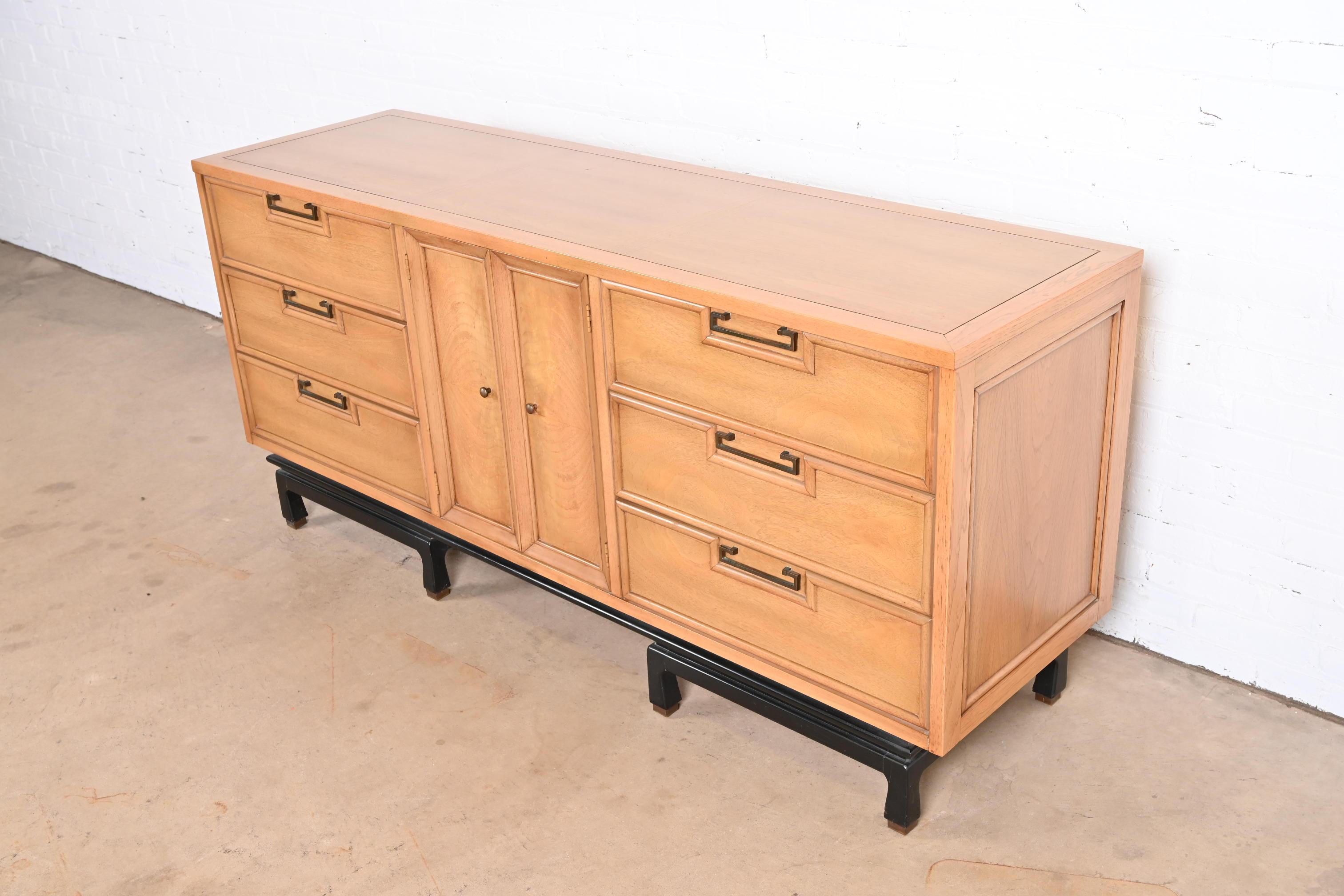 Merton Gershun Hollywood Regency Chinoiserie Walnut Triple Dresser, 1960s In Good Condition In South Bend, IN