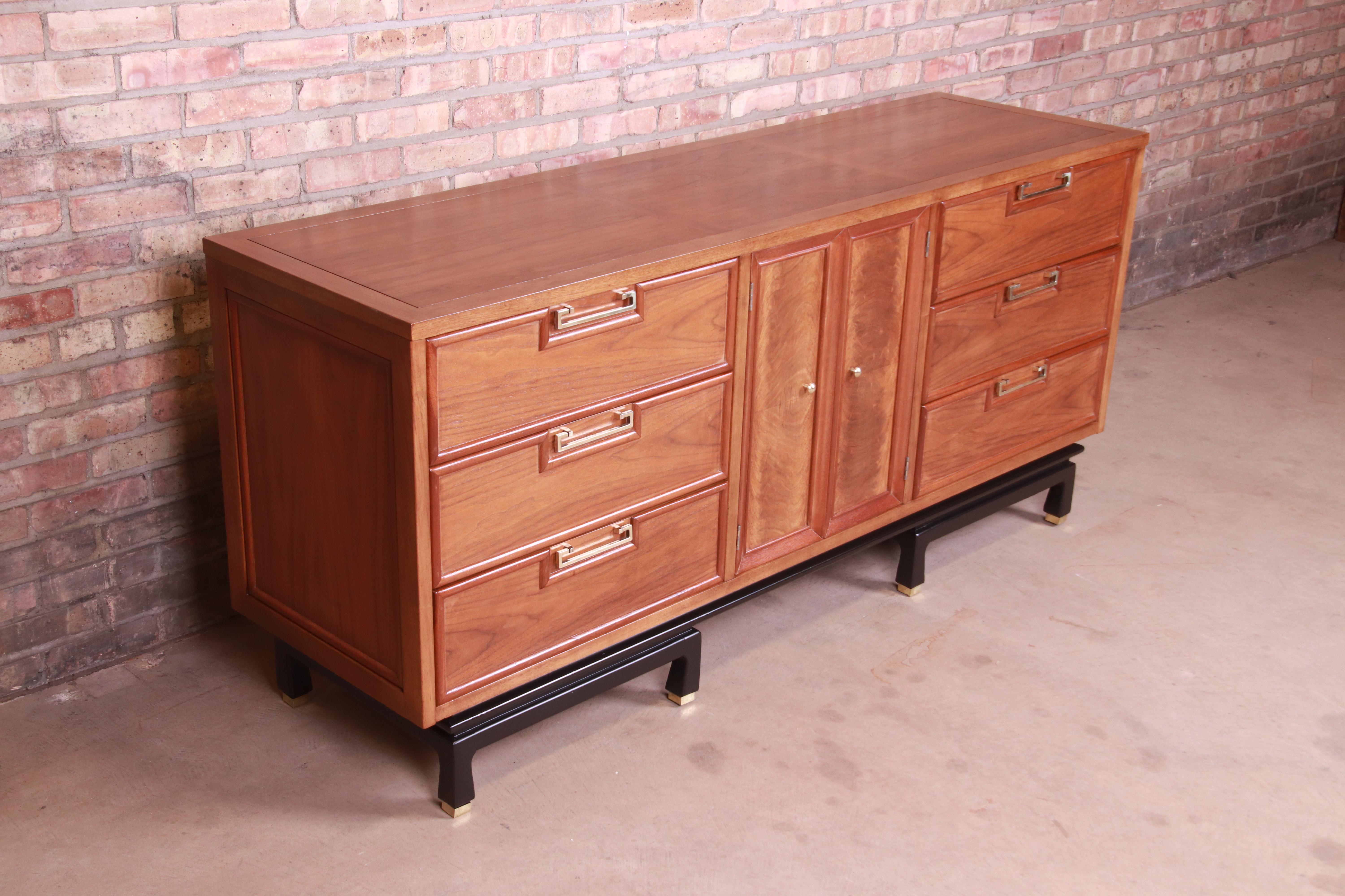 Merton Gershun Hollywood Regency Chinoiserie Walnut Triple Dresser, Refinished In Good Condition For Sale In South Bend, IN