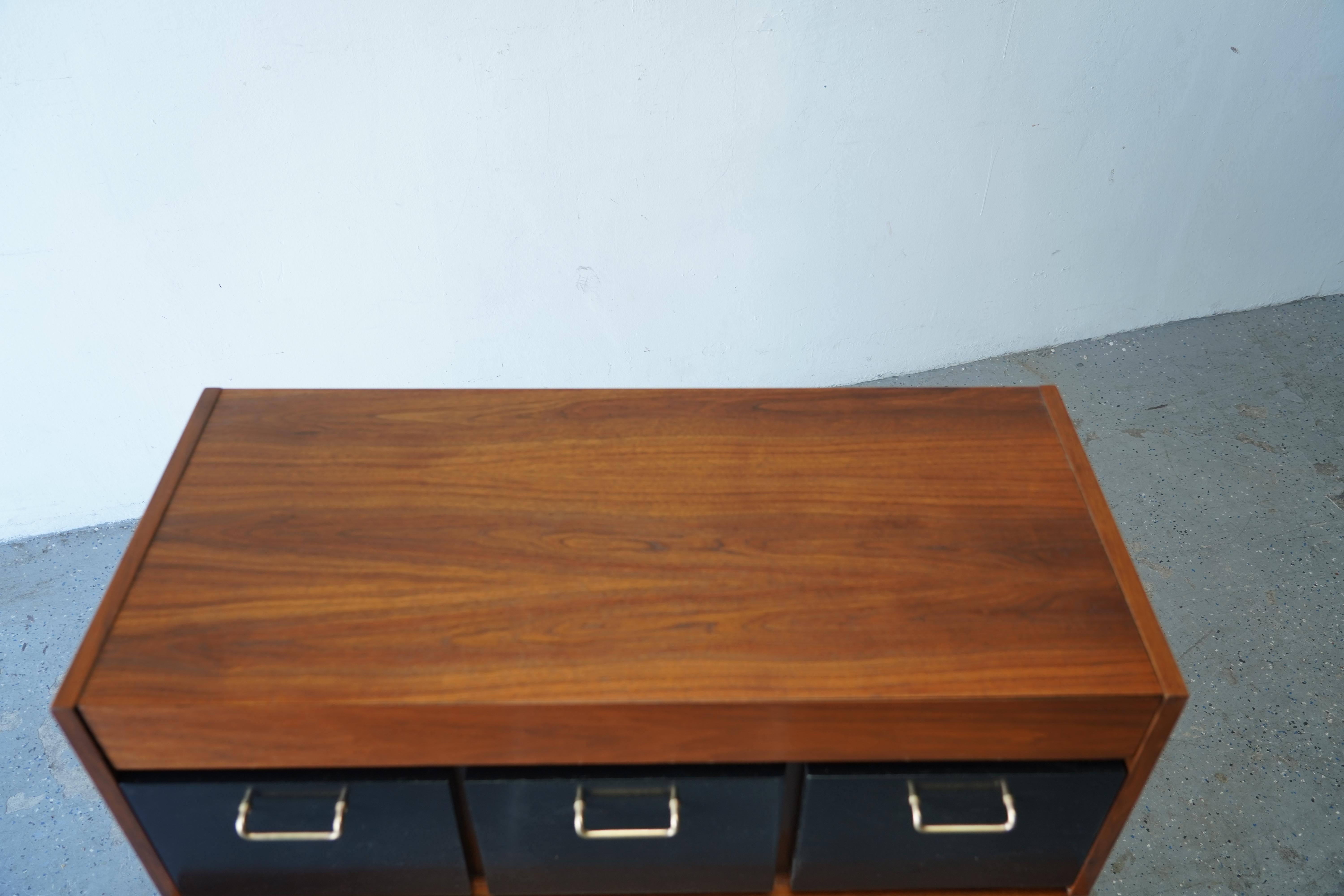 Merton Gershun Mid Century American of Martinsville Dainia Walnut Tall dresser In Good Condition For Sale In Las Vegas, NV