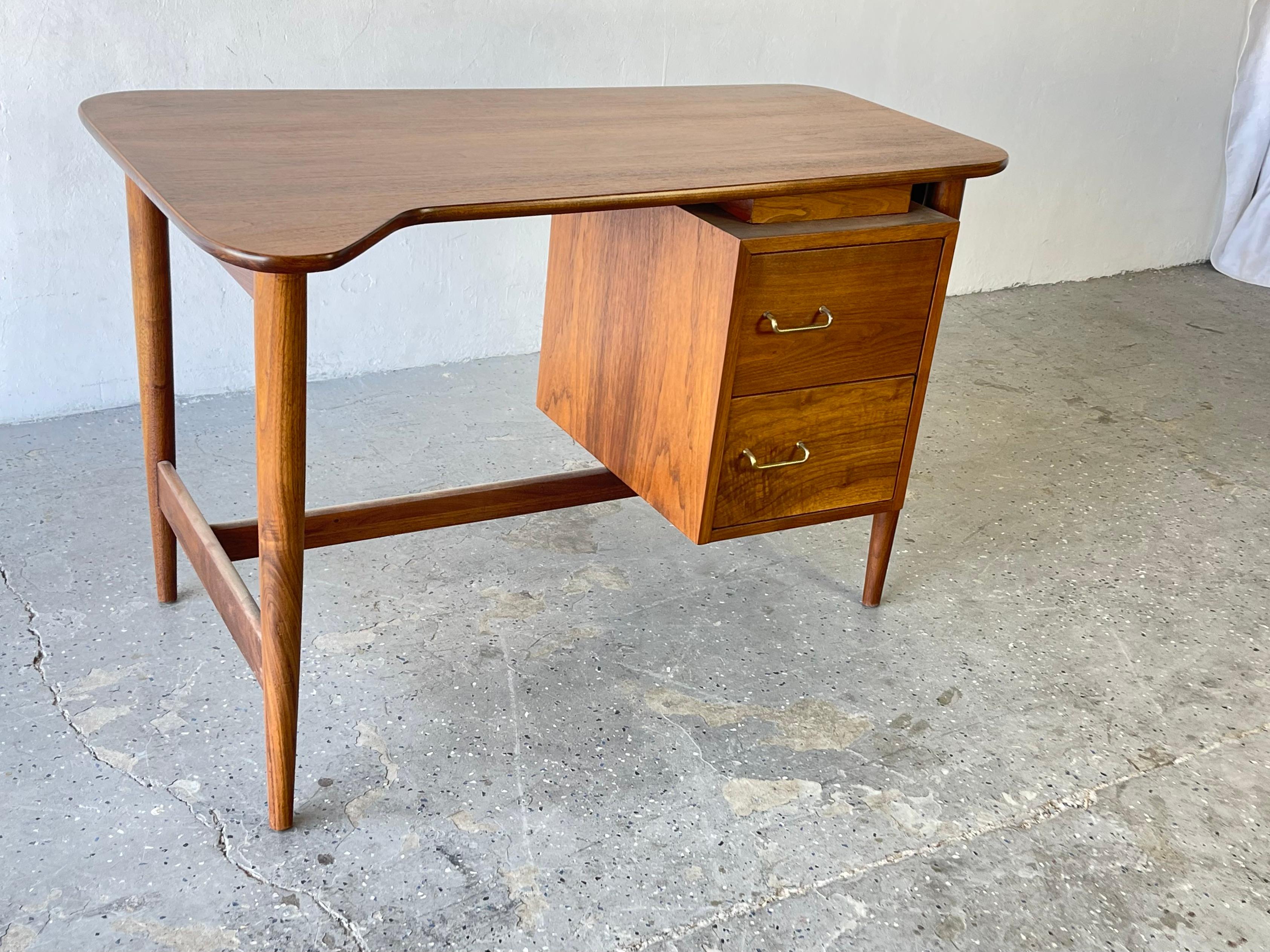 Merton Gershun Mid-Century Modern Desk for American of Martinsville Dania In Good Condition In Las Vegas, NV