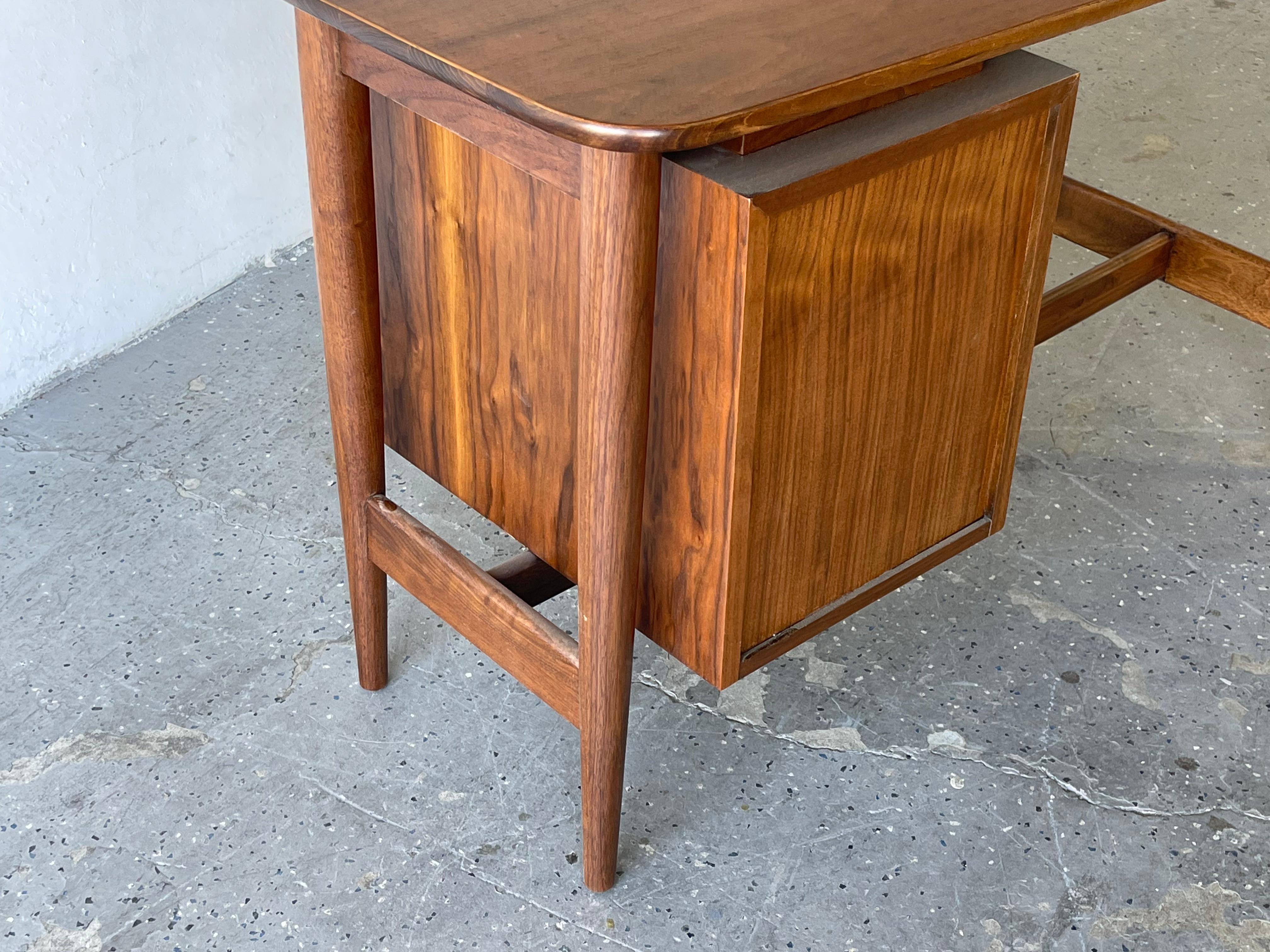 Merton Gershun Mid-Century Modern Desk for American of Martinsville Dania 1