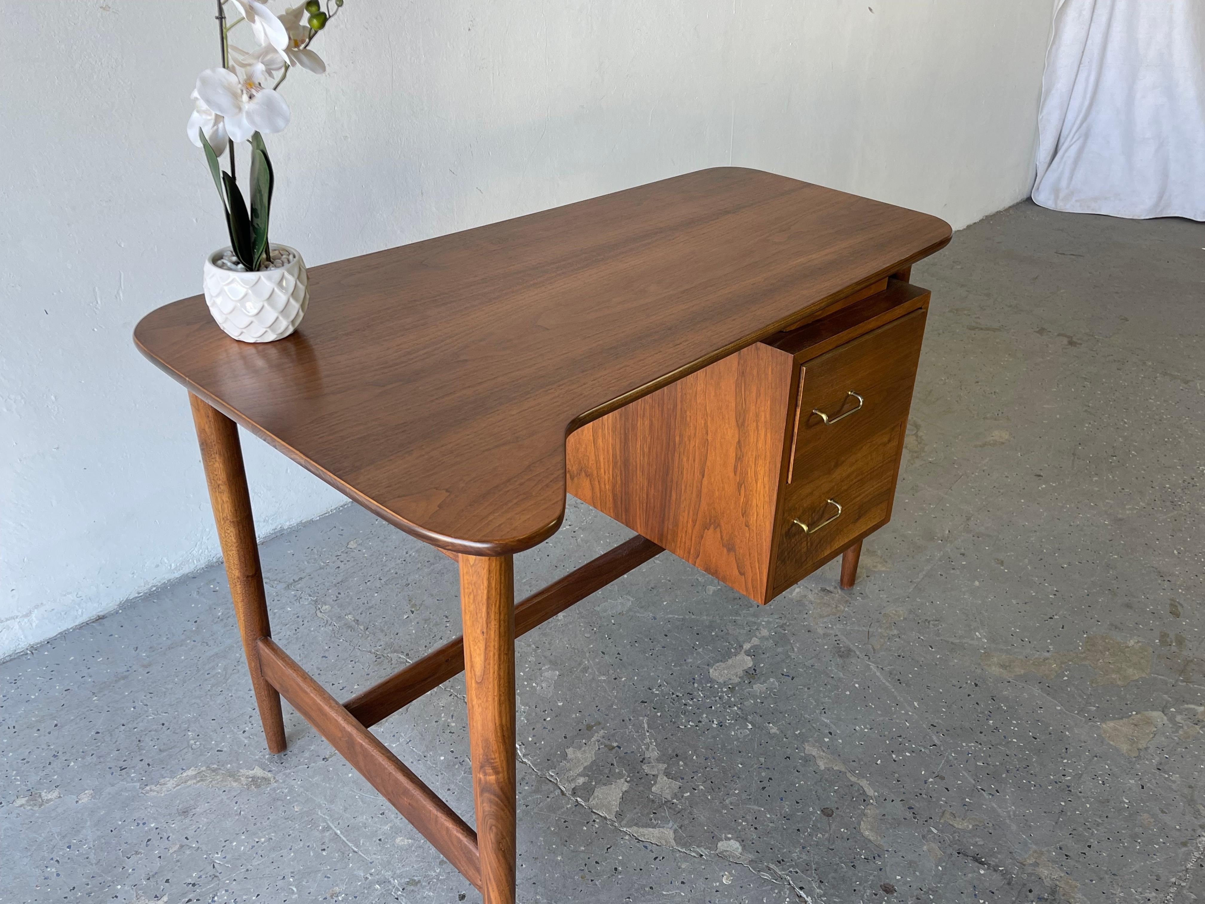 Merton Gershun Mid-Century Modern Desk for American of Martinsville Dania 3
