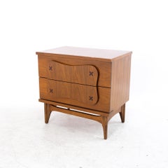 Merton Gershun Style Bassett Furniture Mid Century Walnut Nightstand