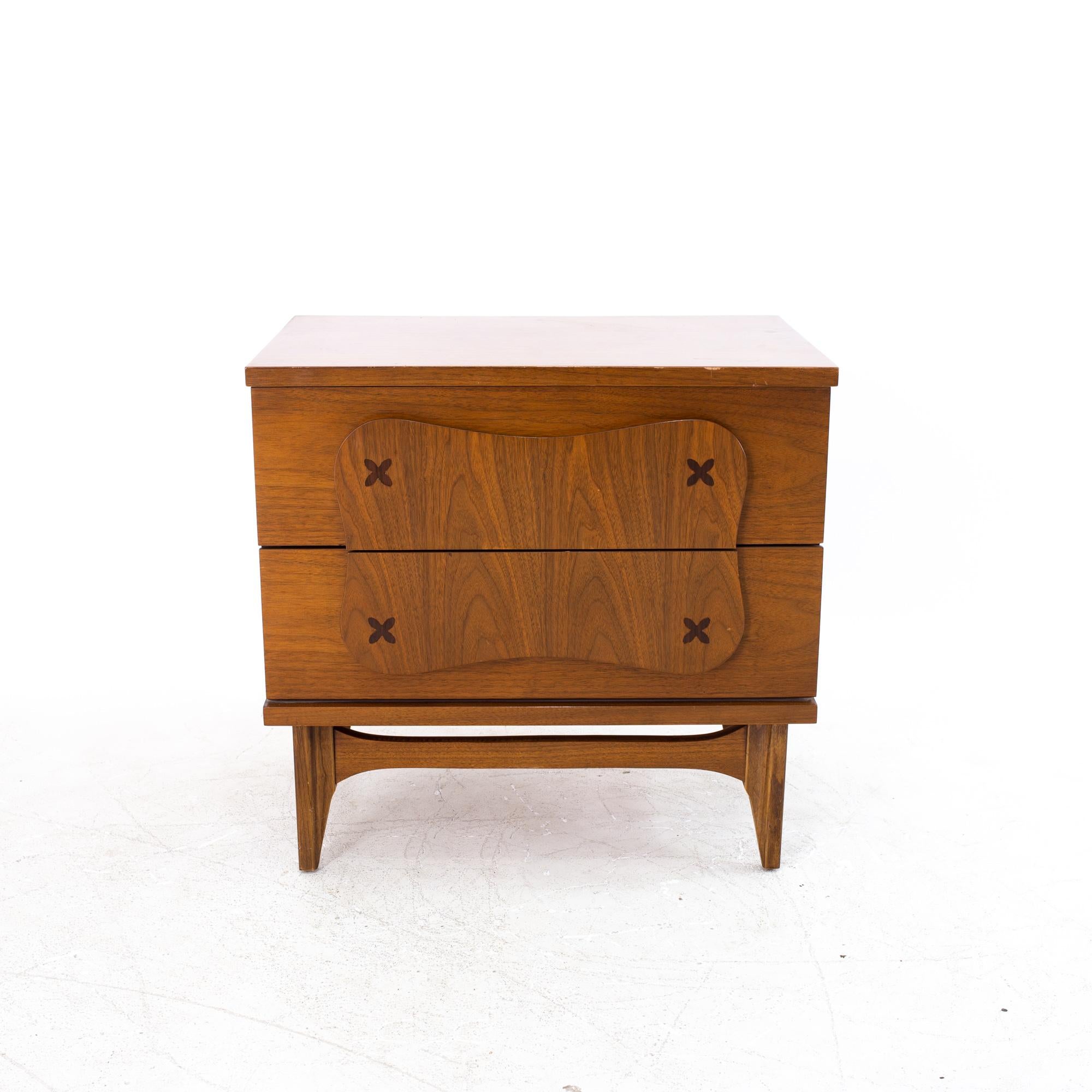 Mid-Century Modern Merton Gershun Style Bassett Furniture Mid Century Walnut Nightstand