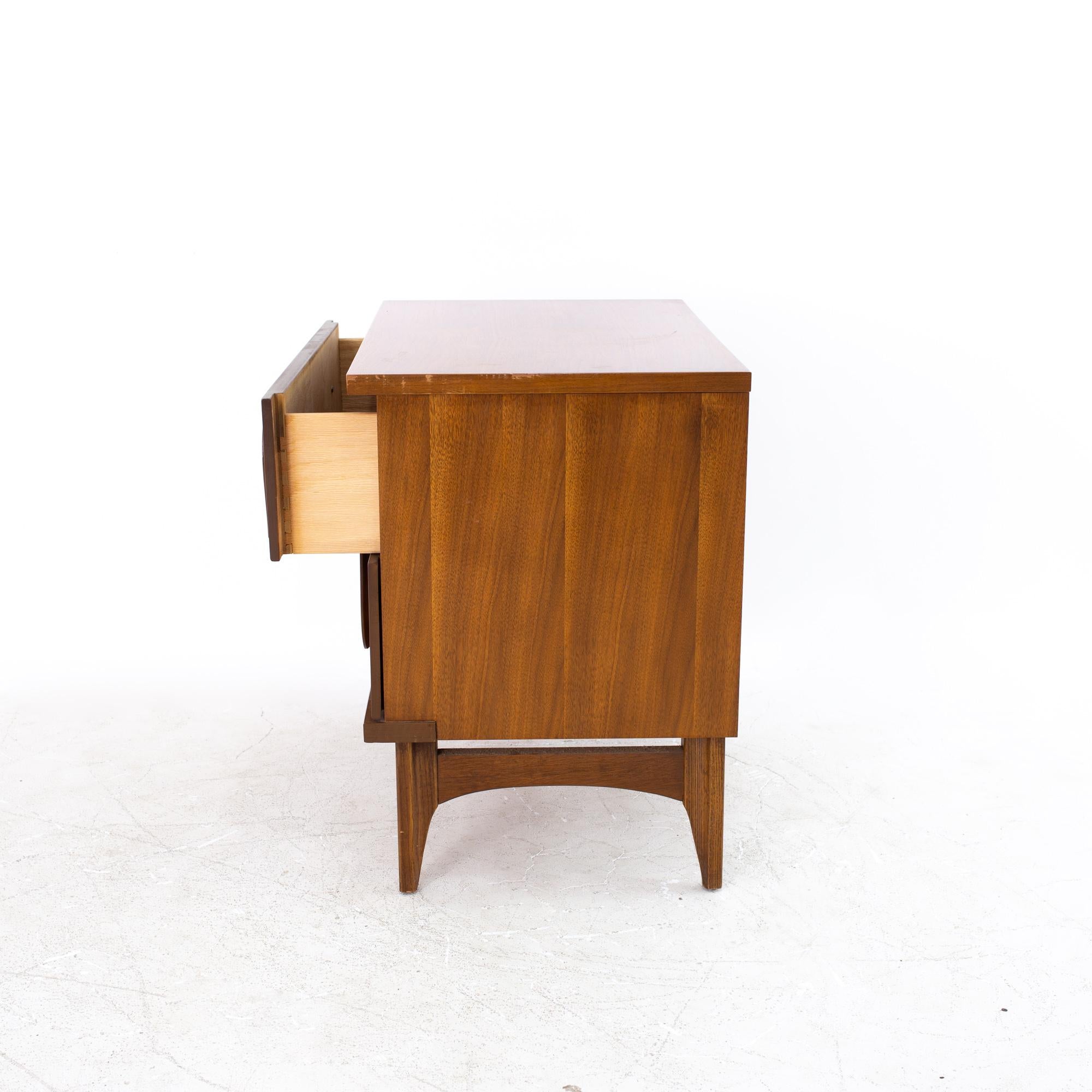 Merton Gershun Style Bassett Furniture Mid Century Walnut Nightstand 2
