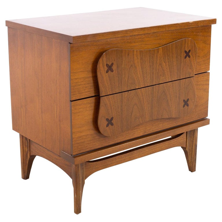 Merton Gershun Style Bassett Furniture Mid Century Walnut Nightstand at