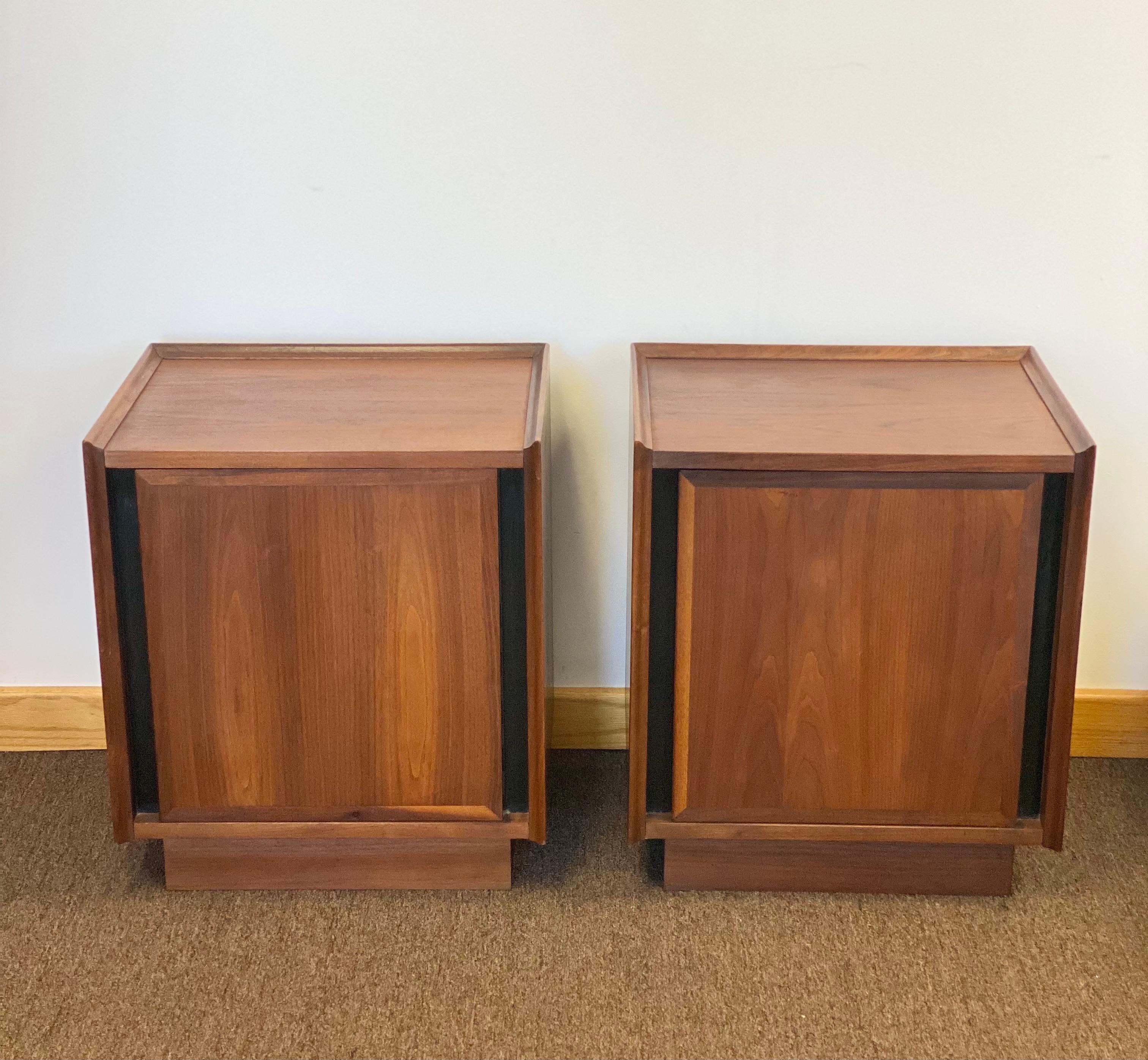 We are very pleased to offer a pair of mid-century nightstands by Merton Gershun for Dillingham as part of the 