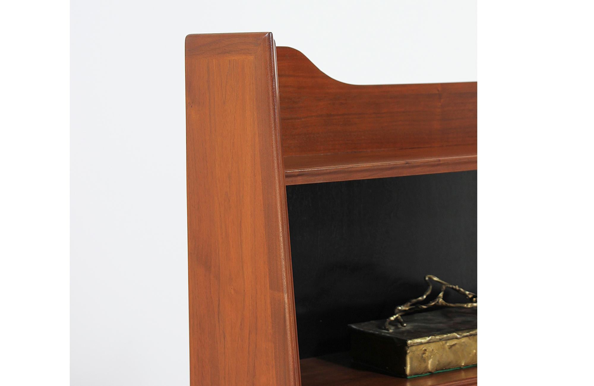 Mid-20th Century Merton L. Gershun Free-Standing Bookshelf for Dillingham