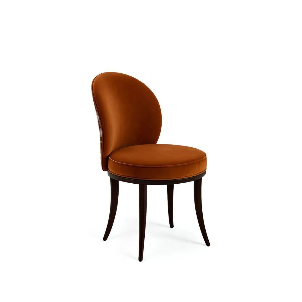 Recevez dans un style haut de gamme avec les chaises de salle à manger Merveille. Un design époustouflant transforme le dossier extérieur de cette gracieuse chaise en une merveilleuse œuvre d'art !