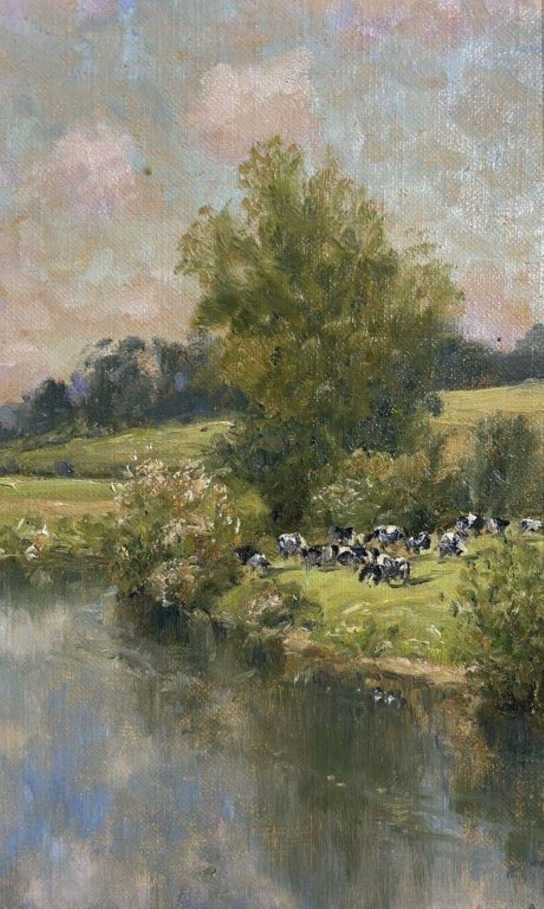 Artista/ Scuola: Mervyn Goode (britannico, nato nel 1948), firmato in basso a destra

Titolo: Tranquillo paesaggio pastorale con bestiame al pascolo

Media:   dipinto a olio su tela firmato, incorniciato.

Dimensioni:

incorniciato:   14.75 x  18,75