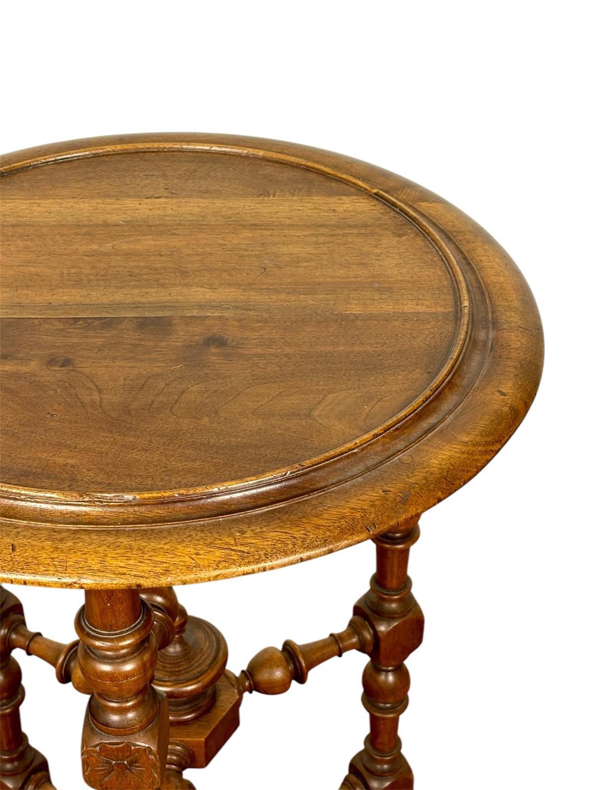 Début du 20ème siècle Mesa auxiliar alfonsina de origen francés y realizada en madera de nogal en vente