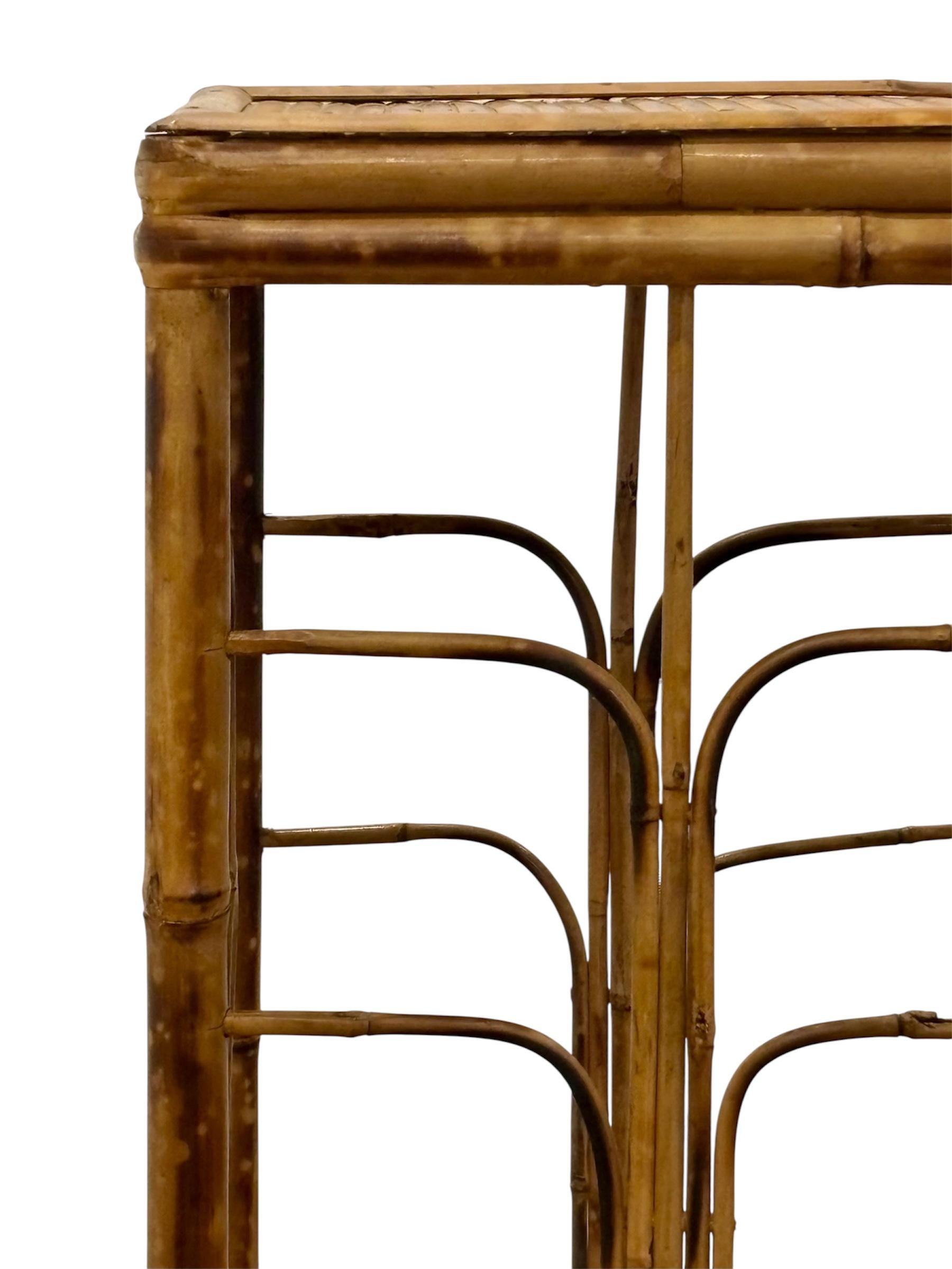 Chinoiseries Mesa auxiliaire Chinoiserie Circa 1.950. en vente