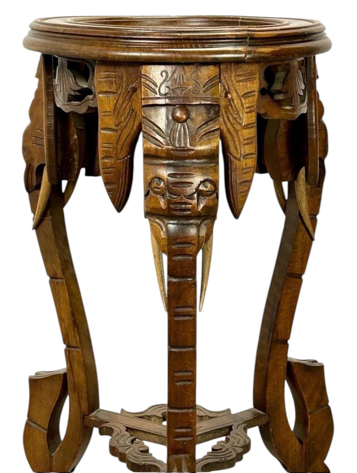Maderae ausiliaria del 1.900 circa, con grabados in legno e testa alta di elefante e di origine anglo-indio