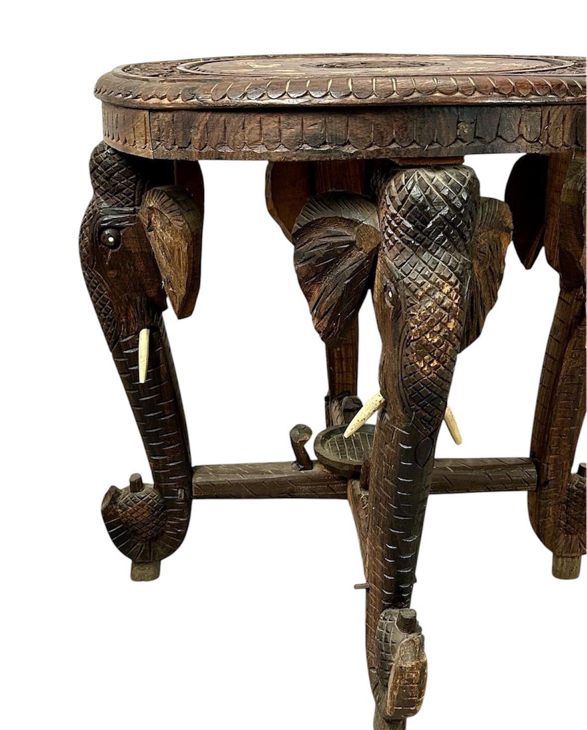 Anglo-indien Mesa auxiliaire de elefantes en vente