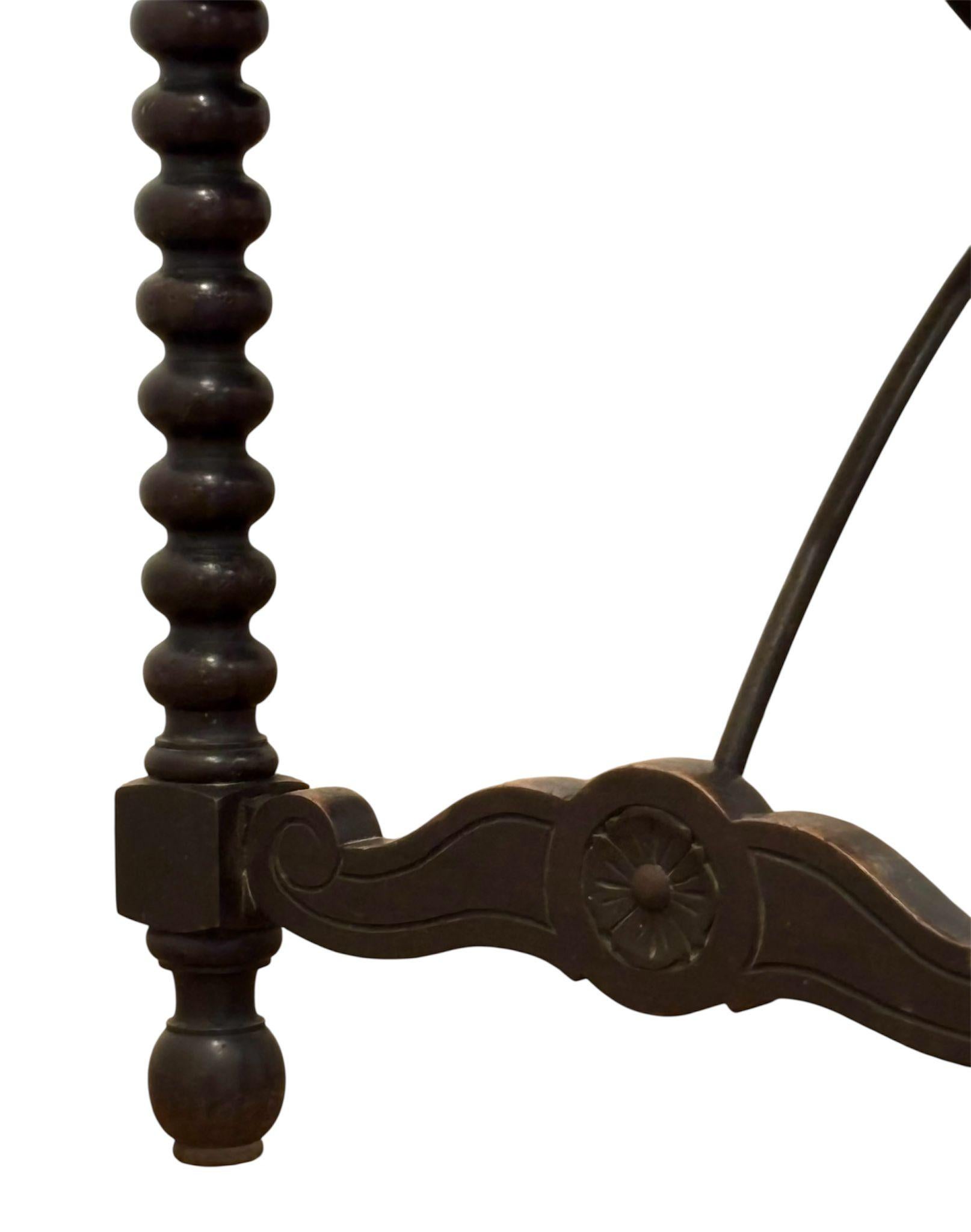 Mesa auxiliar española de estilo castellano im Angebot 5