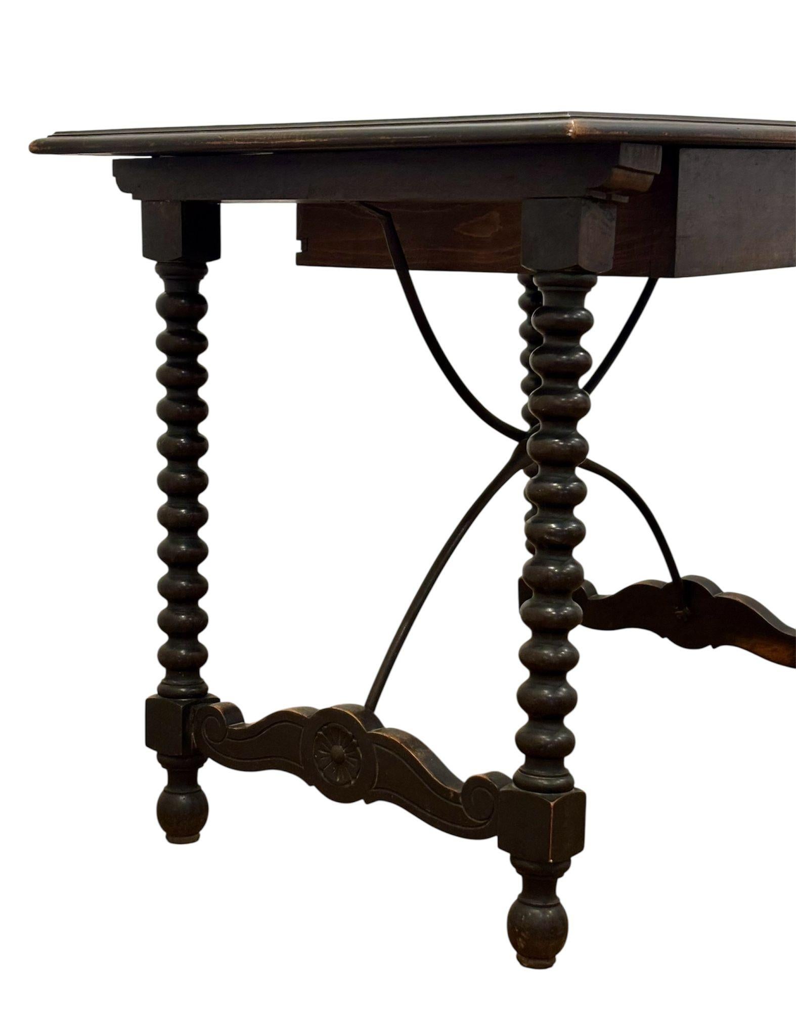 Mesa auxiliar española de estilo castellano im Angebot 6