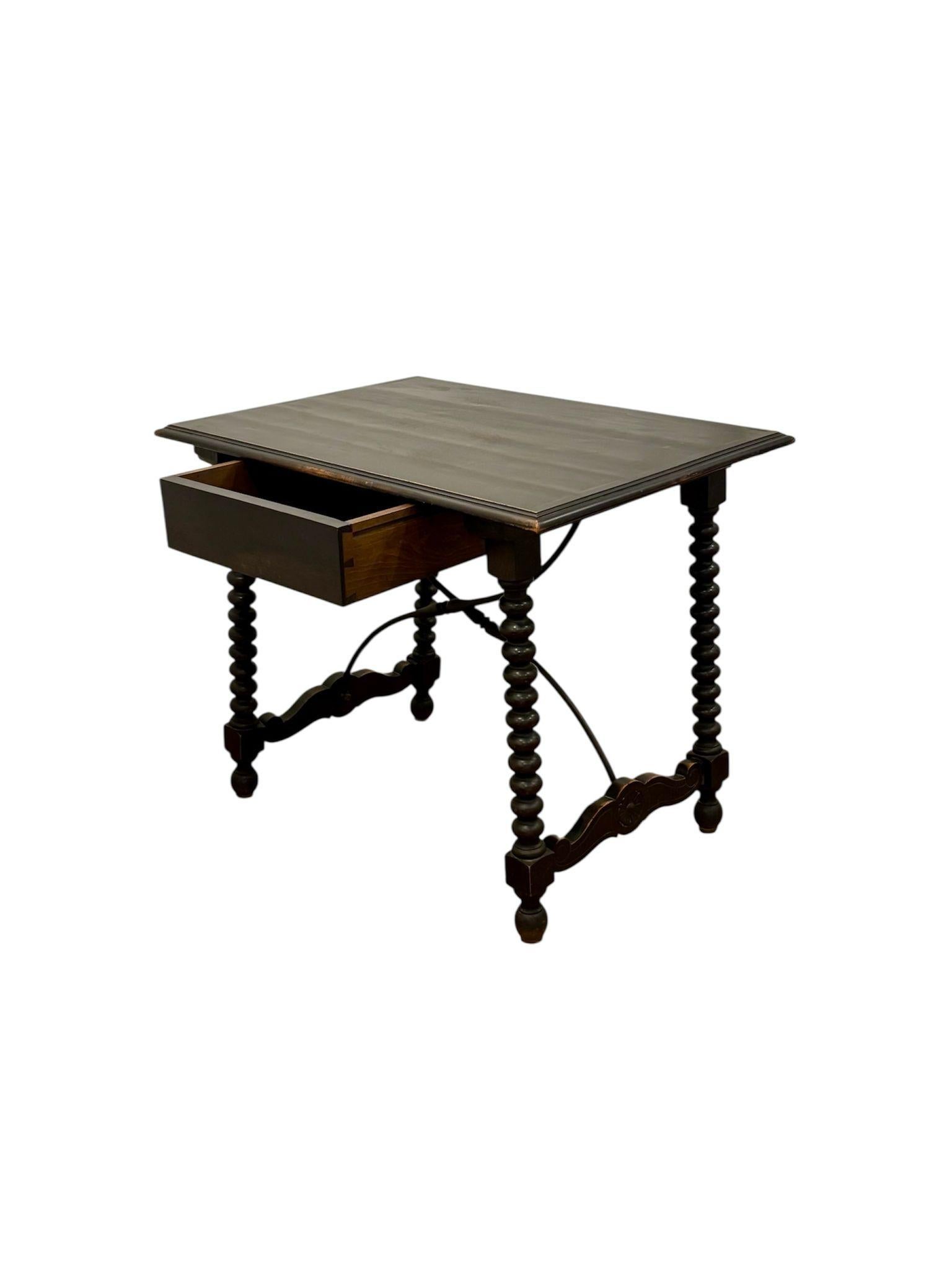 Mesa auxiliar española de estilo castellano im Zustand „Gut“ im Angebot in VALÈNCIA, ES