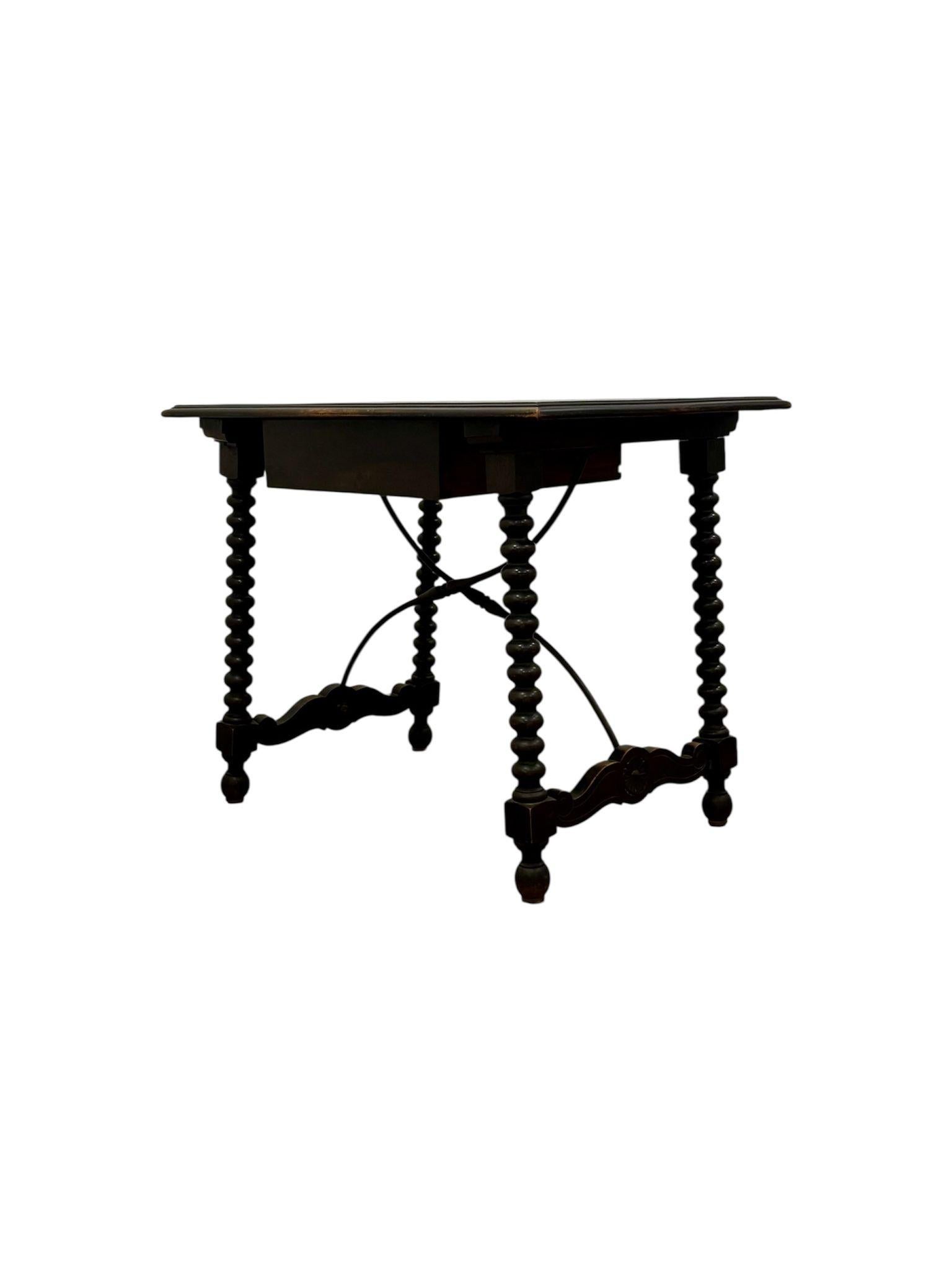 Mesa auxiliar española de estilo castellano (Eisen) im Angebot