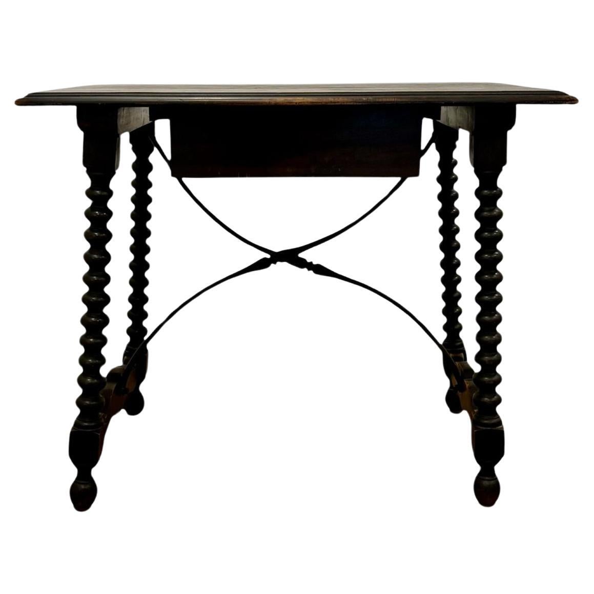 Mesa auxiliar española de estilo castellano im Angebot